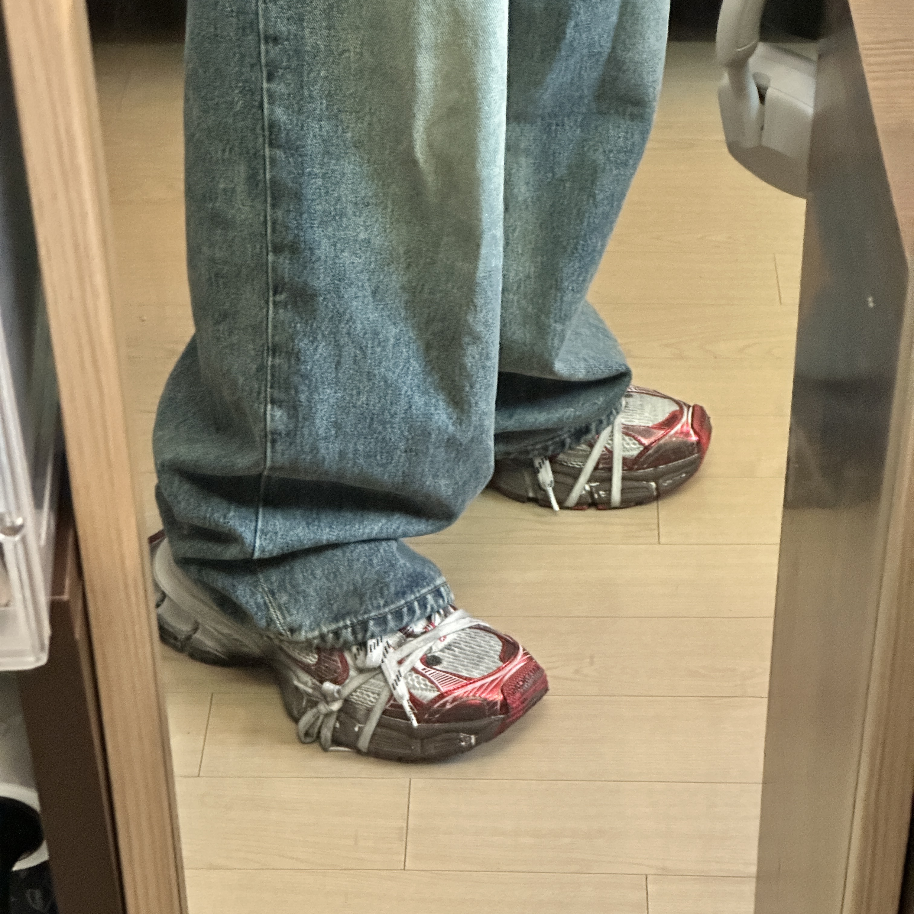 Balenciaga 3XL Sneakers Worn Out White Red 착용 스타일 - 1