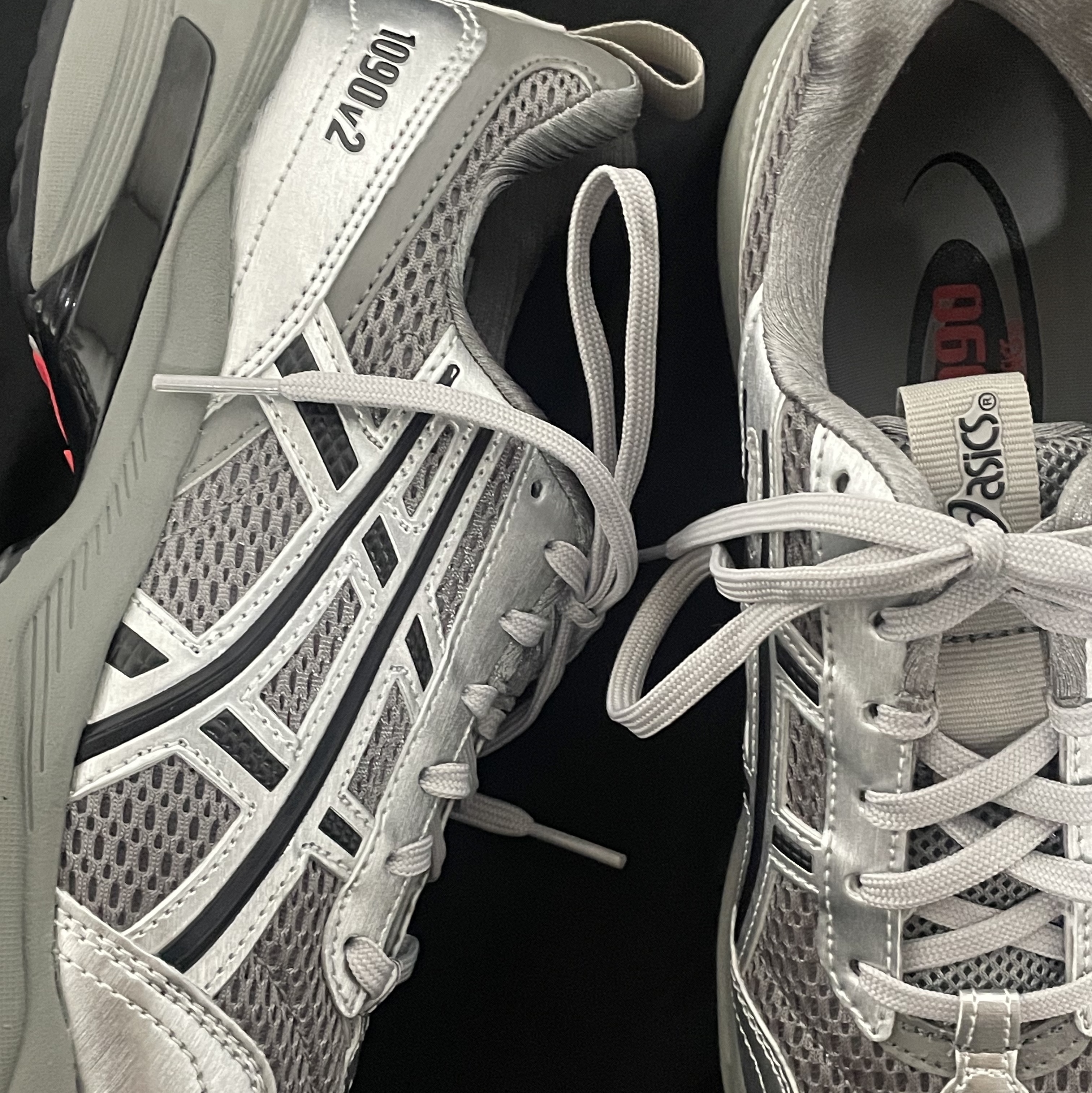 Asics x Freja Wewer Gel-1090 V2 Clay Grey Pure Silver 착용 스타일