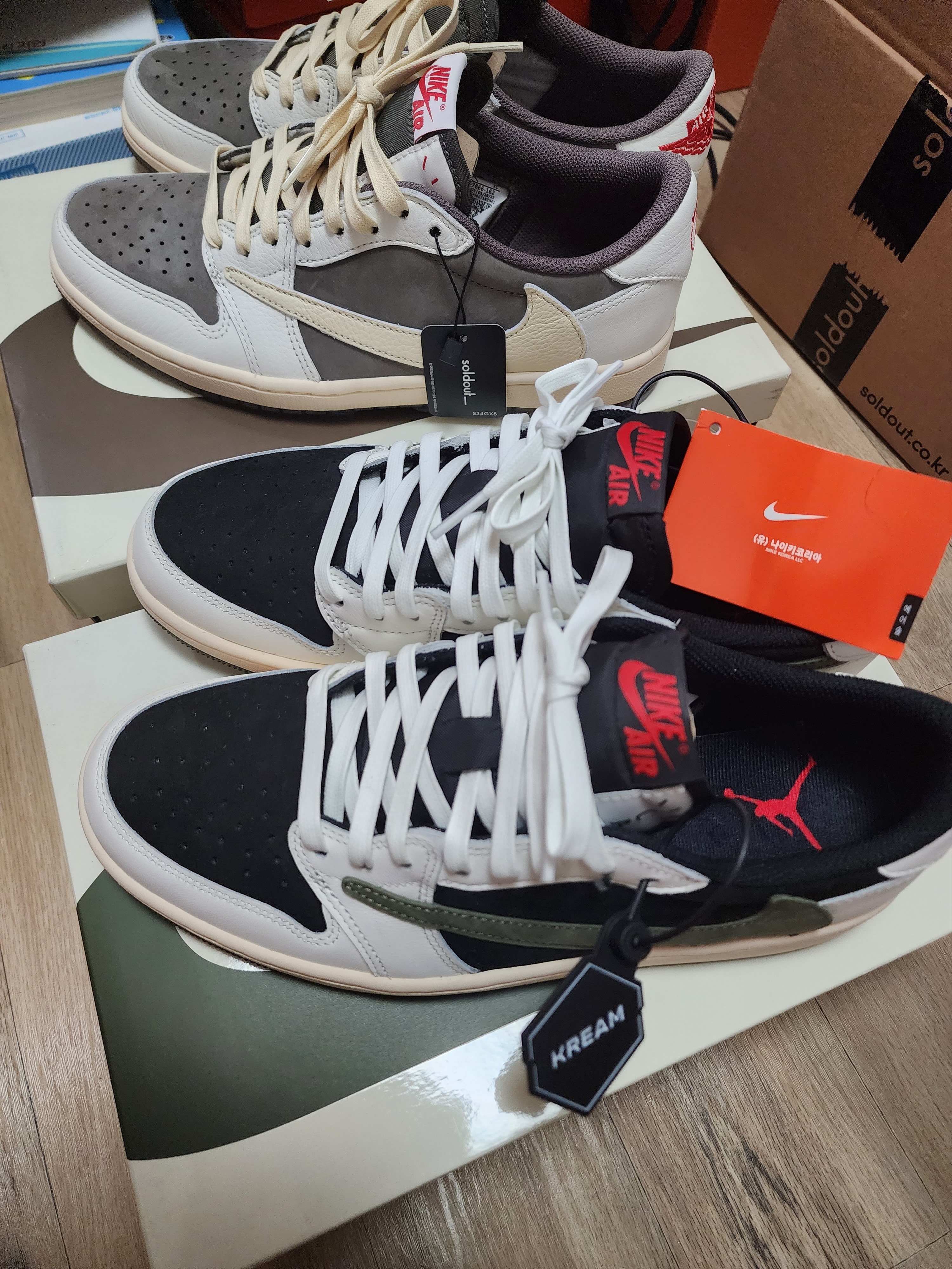 (W) Jordan 1 x Travis Scott Retro Low OG SP Medium Olive, Jordan 1 x Travis Scott Retro Low OG SP Sail and Ridgerock 착용 스타일