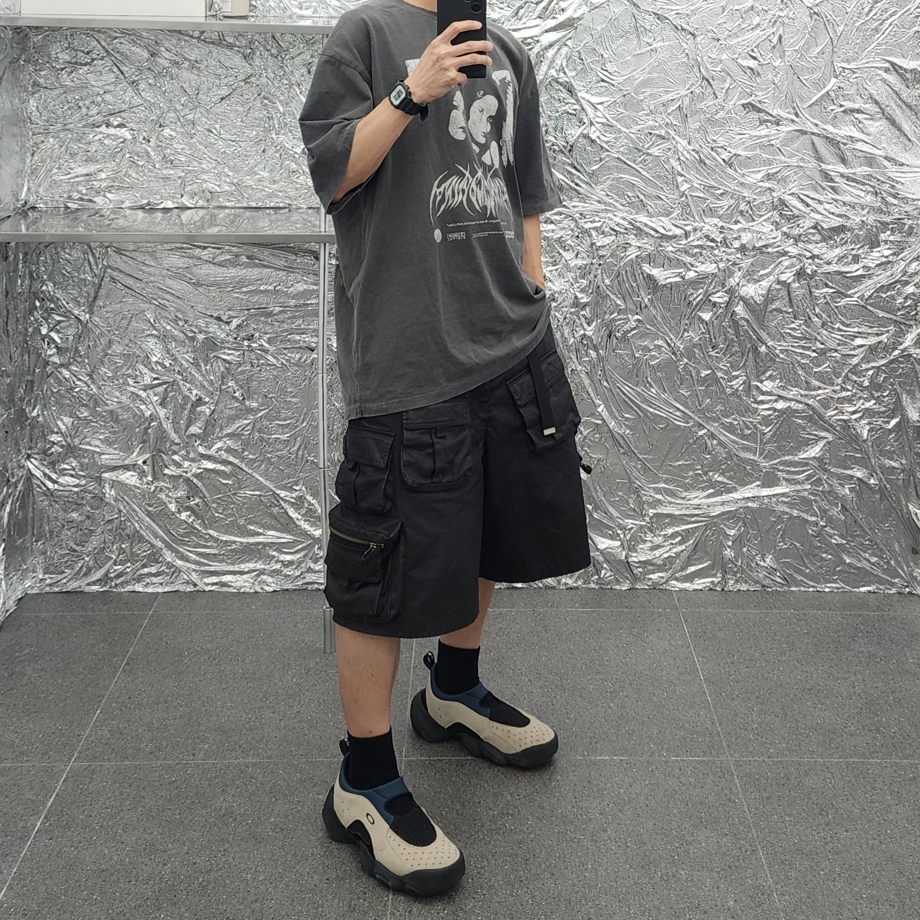 Oakley Factory Team x Brain Dead Flesh Sandal Sand Blue, Undermycar Skal Multi Cargo Vintage Shorts Wren - 23SS 착용 스타일 - 2