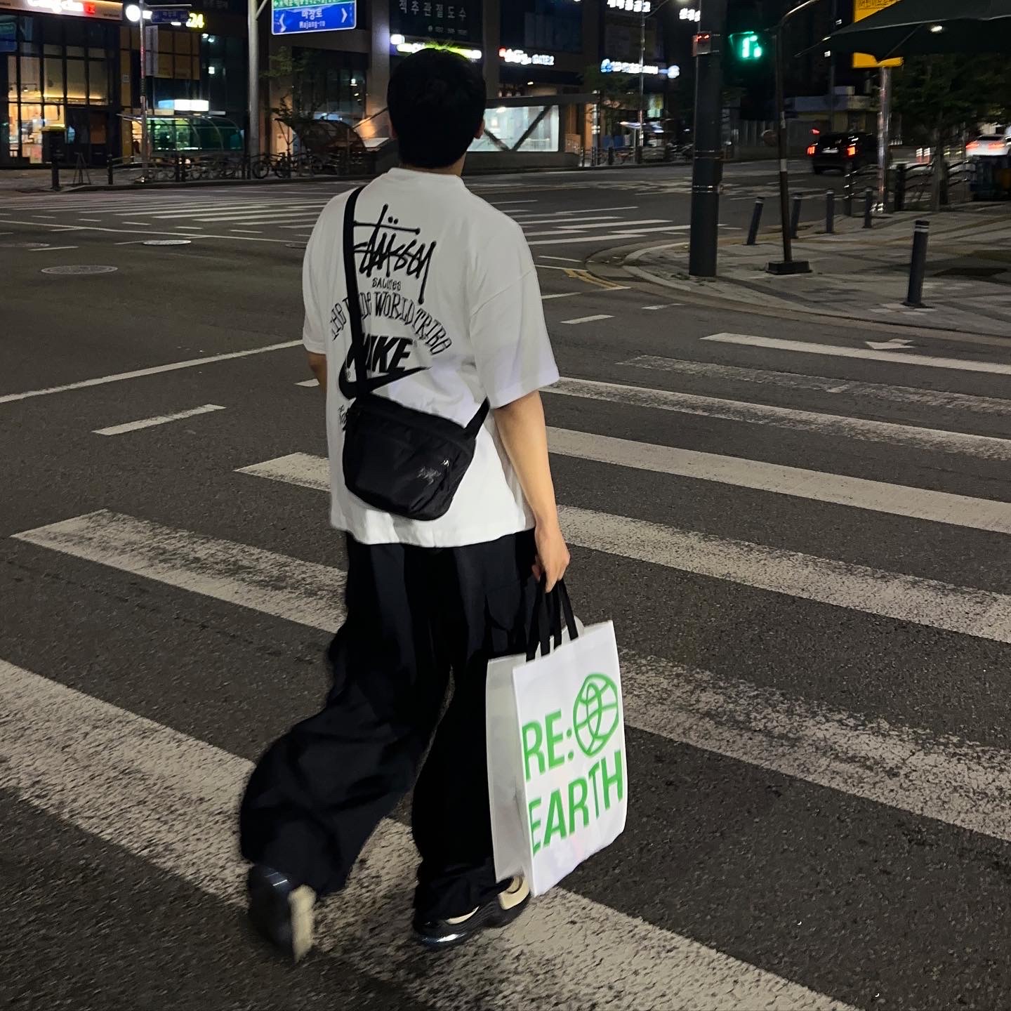 Nike x Stussy T-Shirt White (DV1774-100) 착용 스타일 - 2
