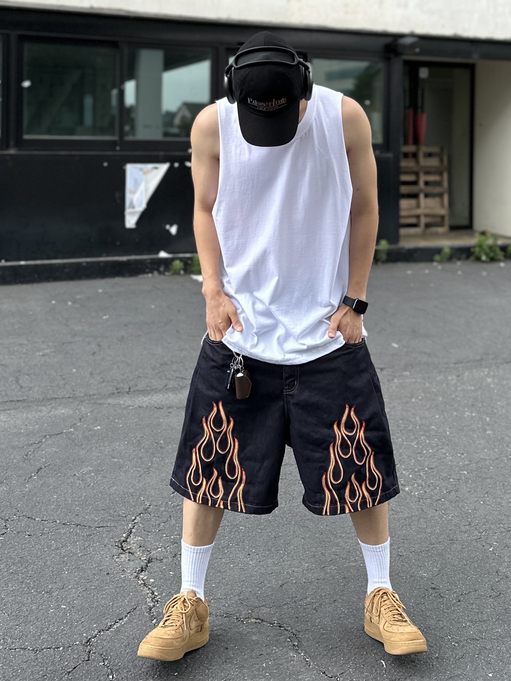 Nike x Supreme Air Force 1 Low Flax, Apple AirPods Max Lightning Space Gray (Korean Ver.) 착용 스타일 - 1