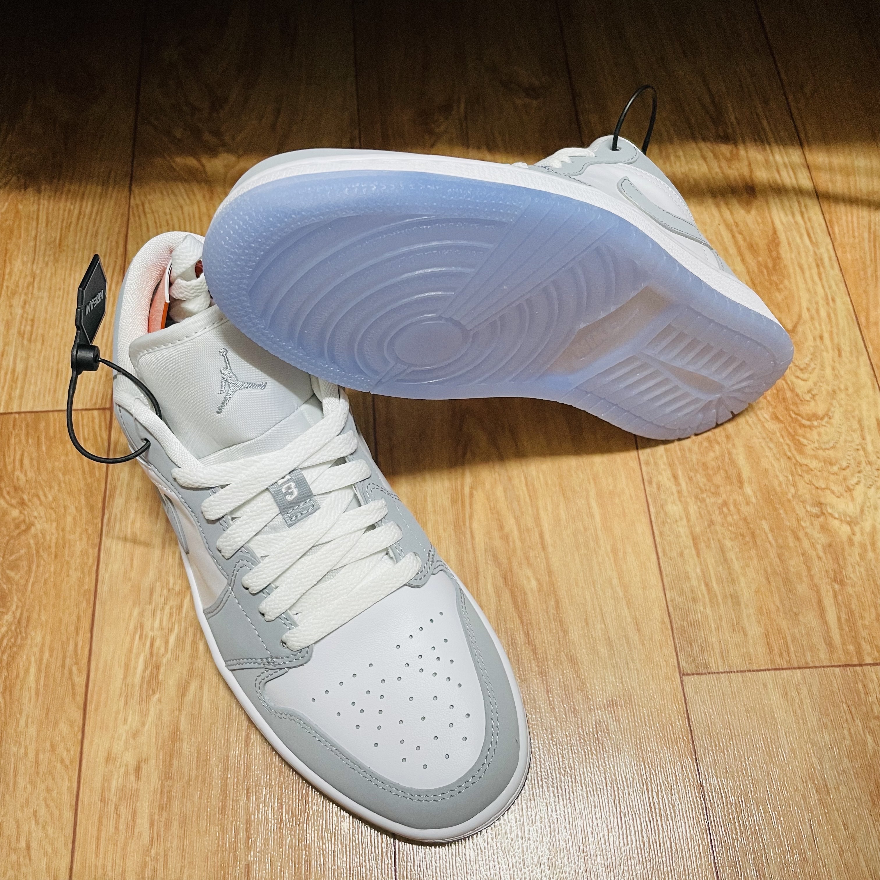 (W) Jordan 1 Low White Wolf Grey 착용 스타일 - 3