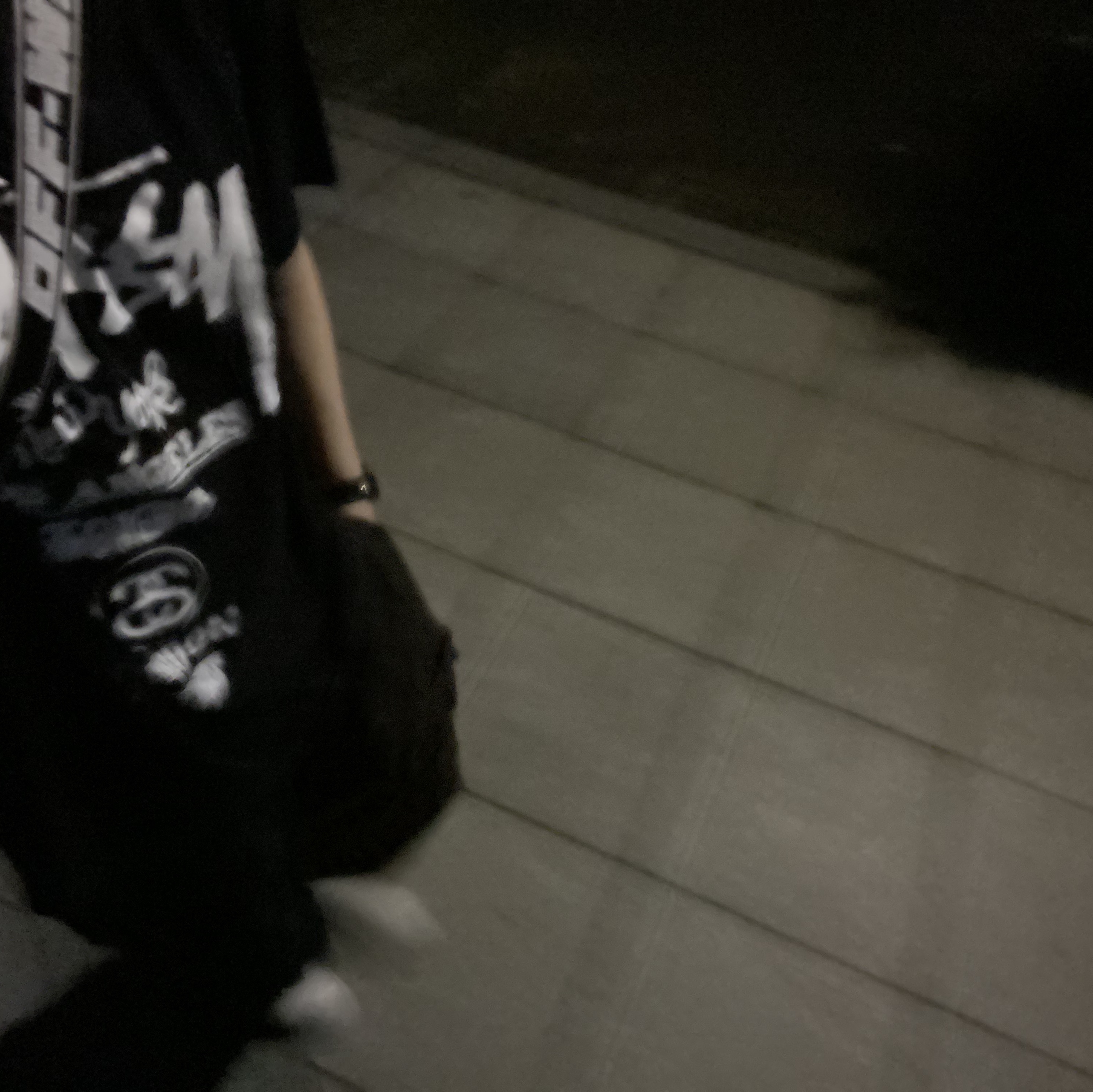 Nike Air Force 1 '07 Low White, Stussy Tour T-Shirt Black 착용 스타일