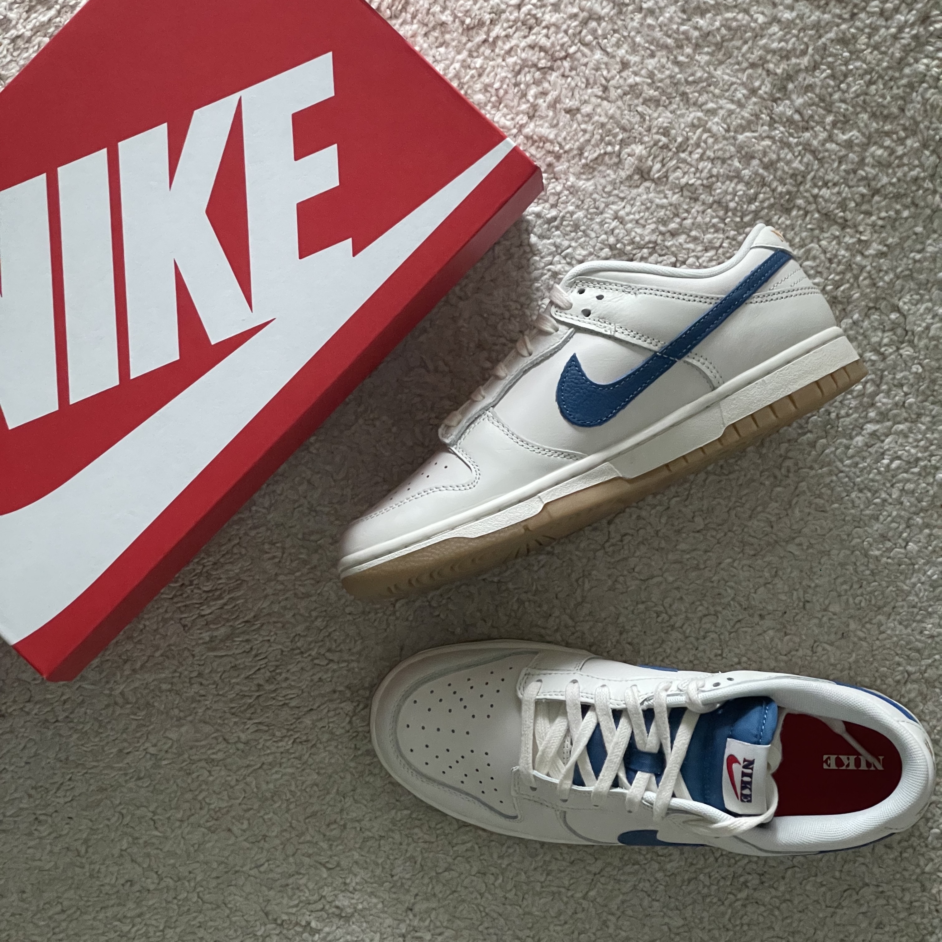 Nike Dunk Low SE Sail Dark Marina Blue 착용 스타일 - 1