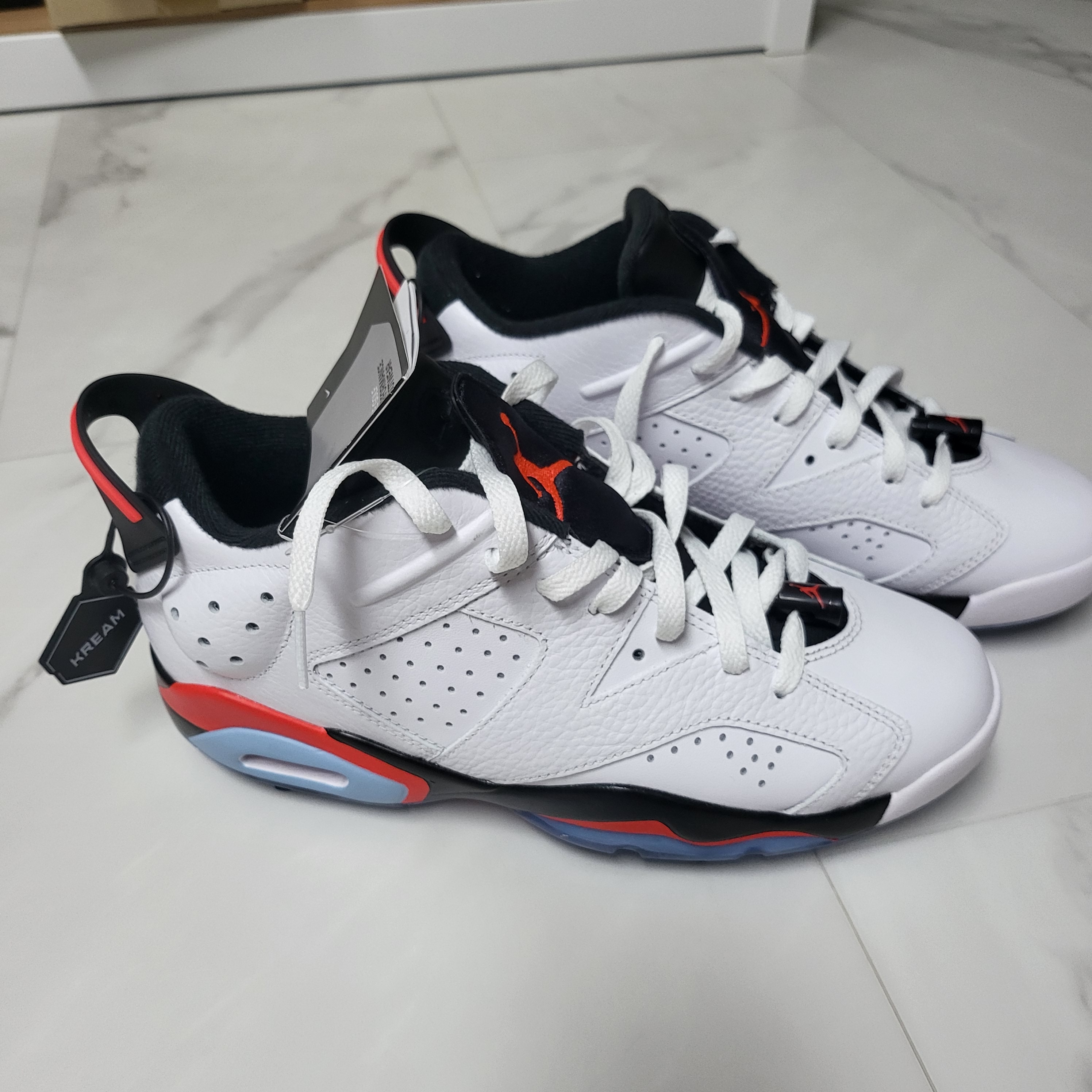 Jordan 6 Retro Low Golf White Infrared 23 착용 스타일 - 1
