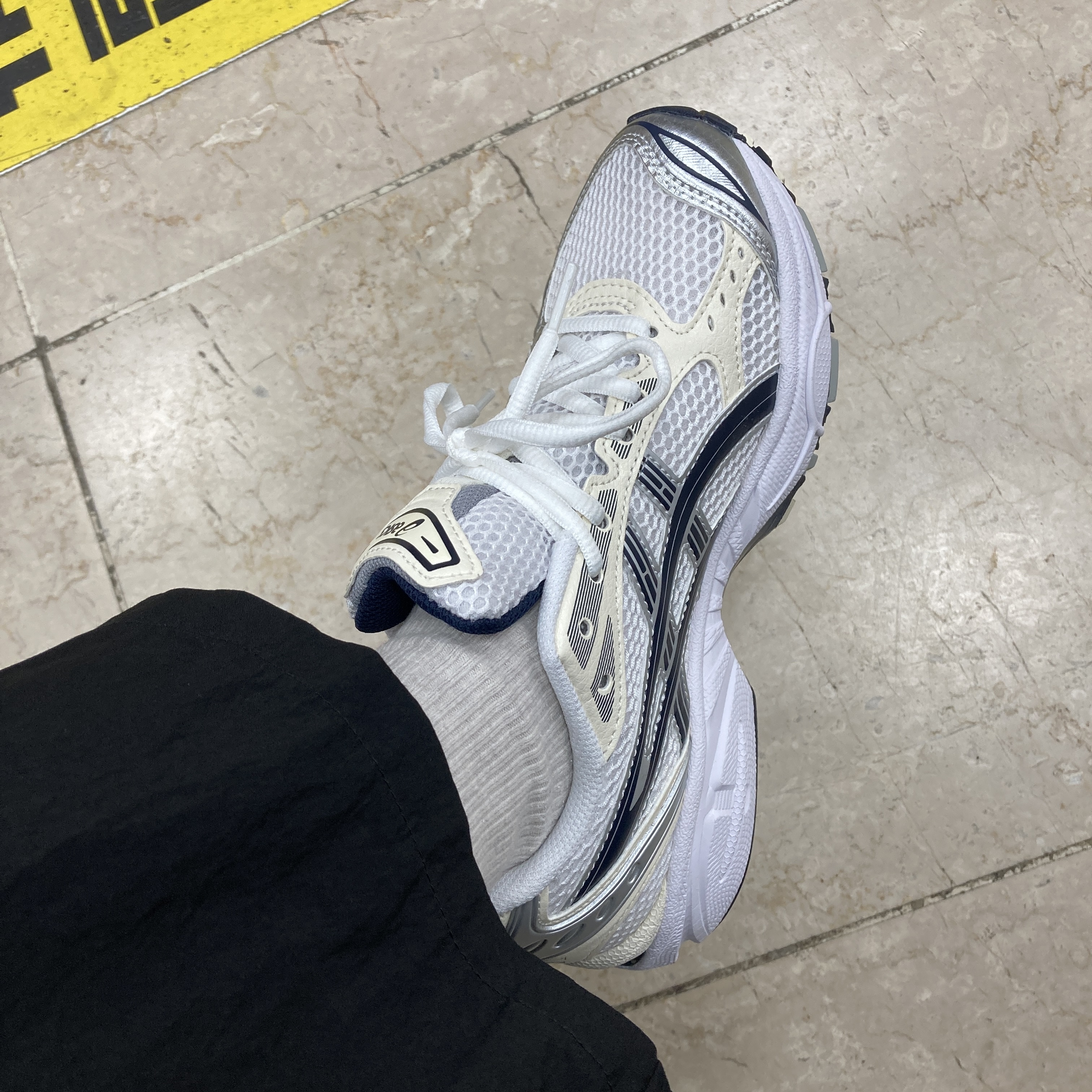 (W) Asics Gel-Kayano 14 White Midnight 착용 스타일 - 1