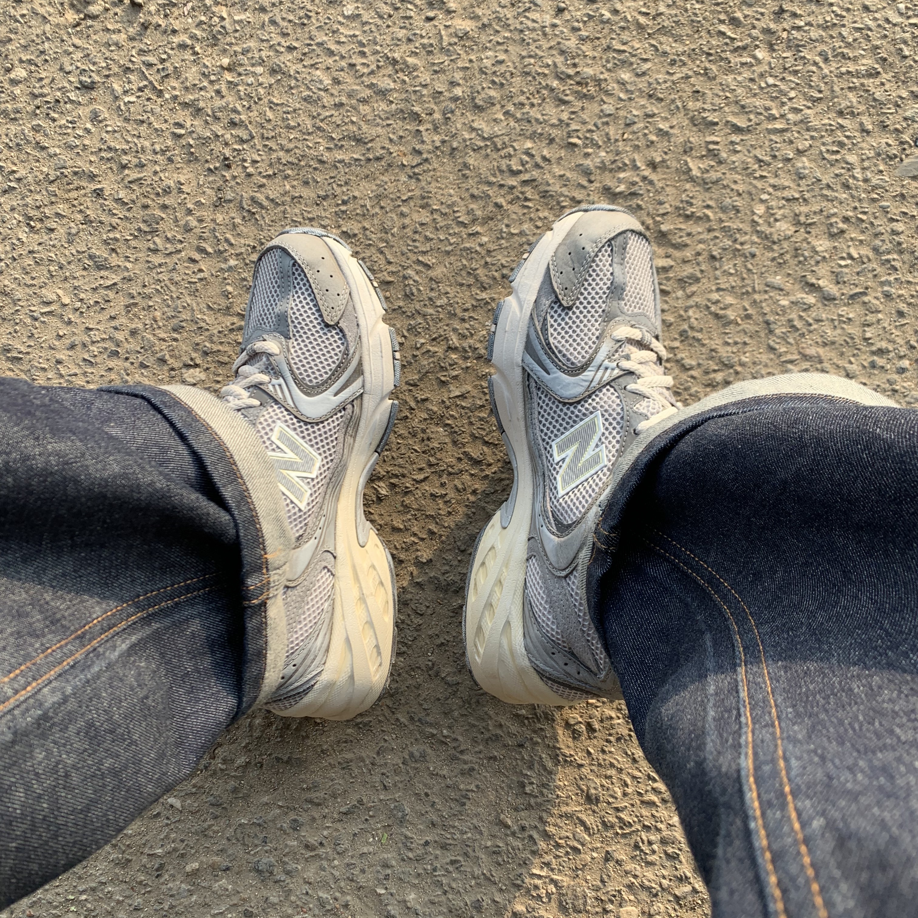 New Balance 530 Premium Vintage Grey Matter 착용 스타일