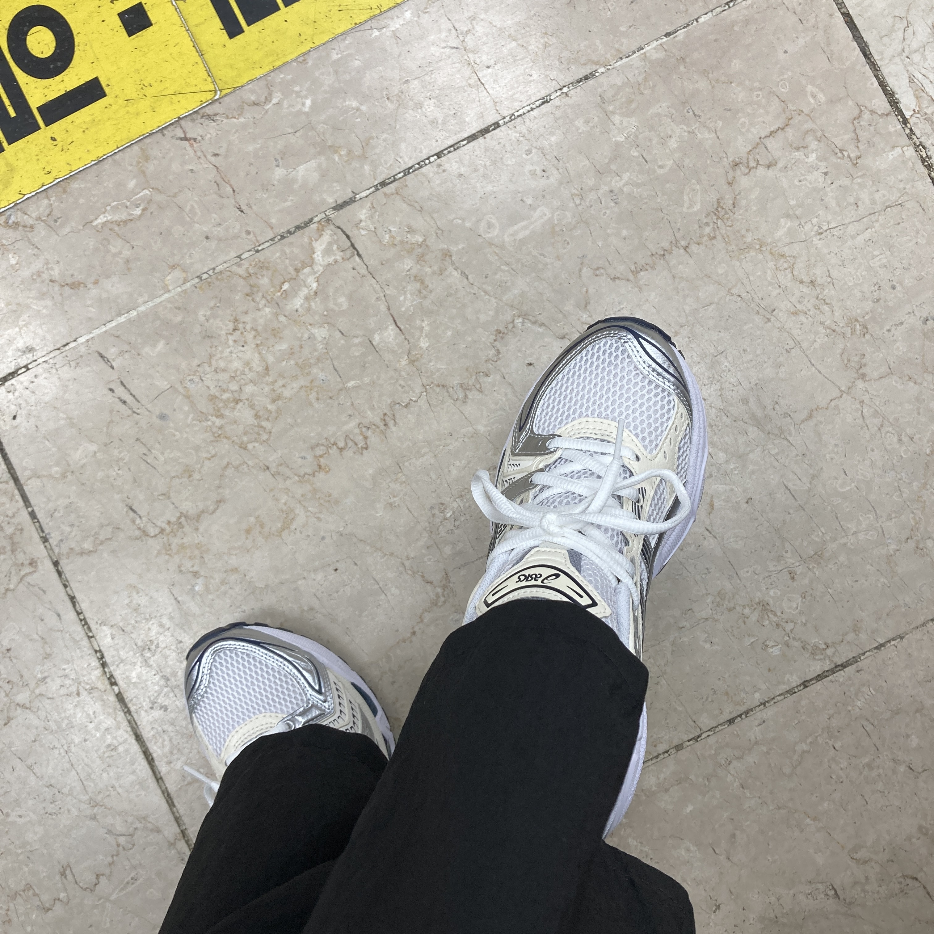 (W) Asics Gel-Kayano 14 White Midnight 착용 스타일 - 2