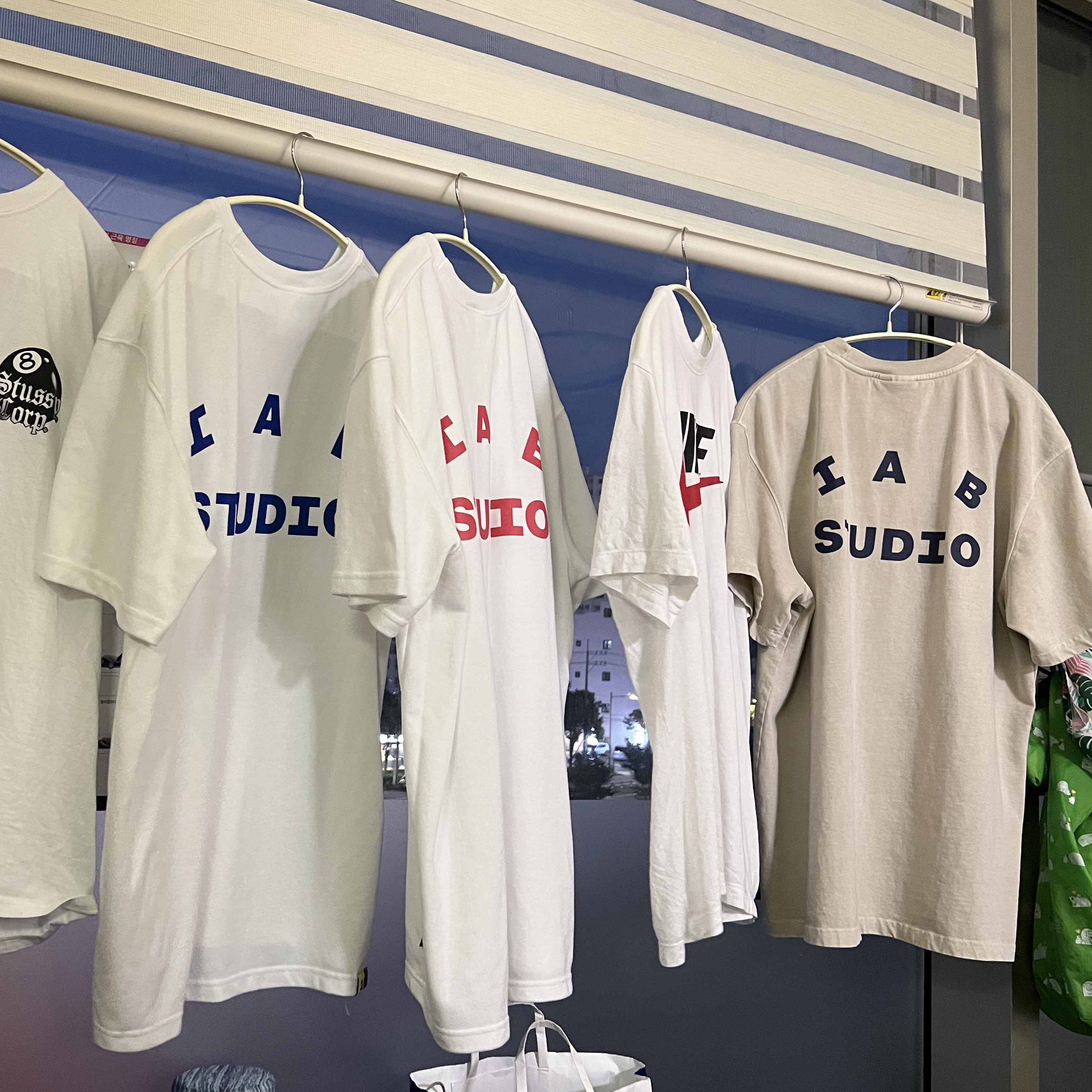 IAB Studio Pigment T-Shirt Oatmeal, IAB Studio T-Shirt White - The Hyundai Seoul Exclusive 착용 스타일