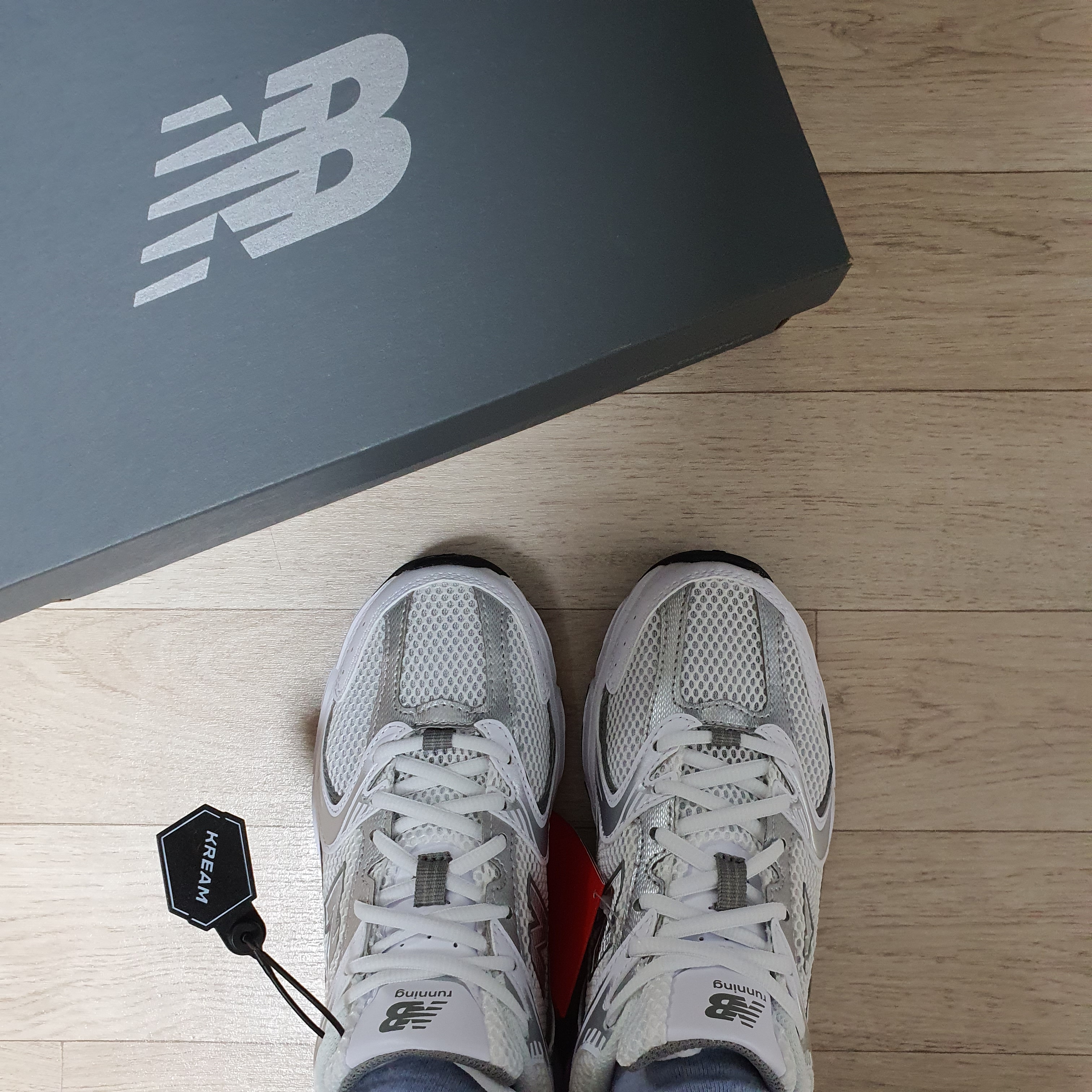 New Balance 530 White Silver 착용 스타일