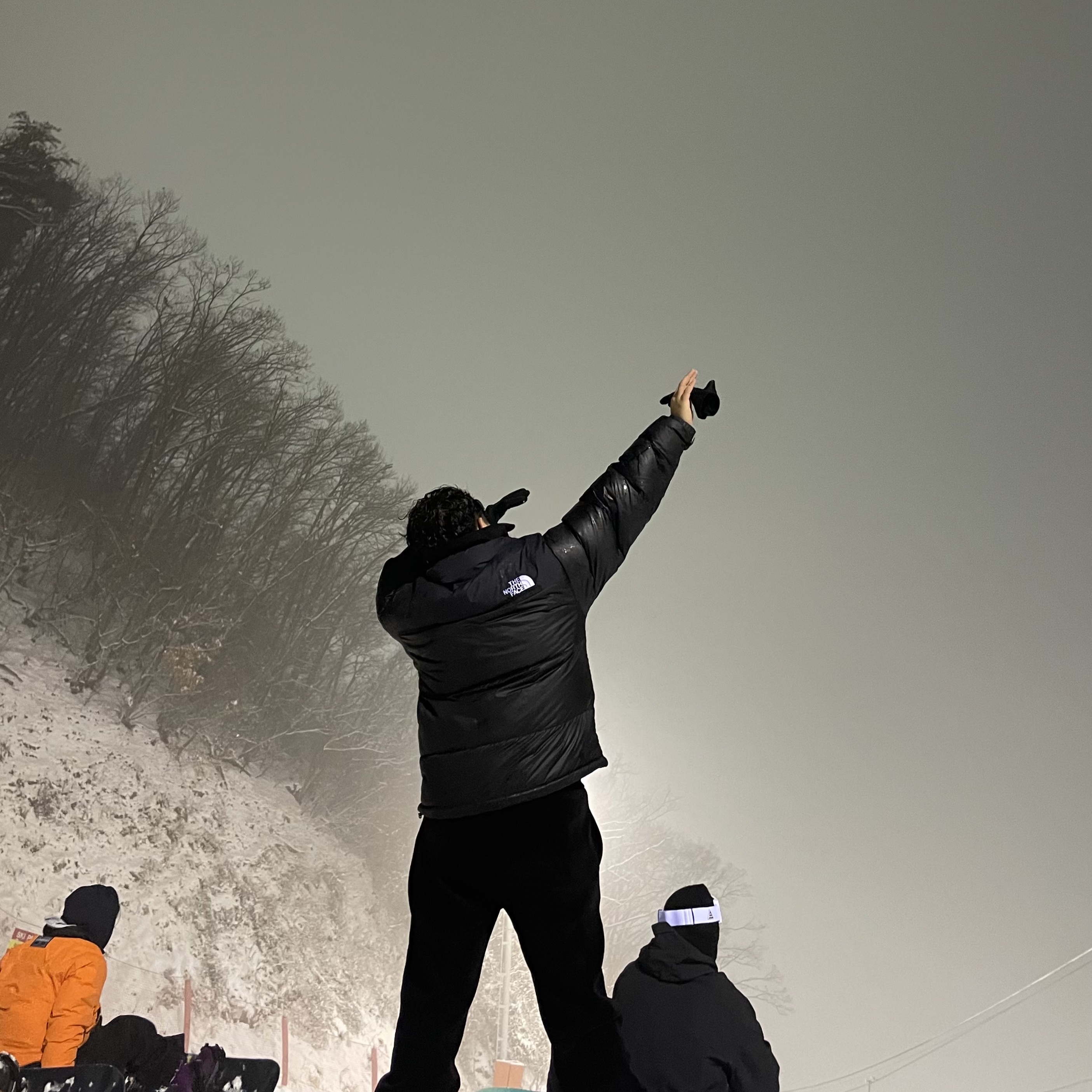 The North Face Nuptse Hybrid Down Ball Jacket Black 착용 스타일 - 2
