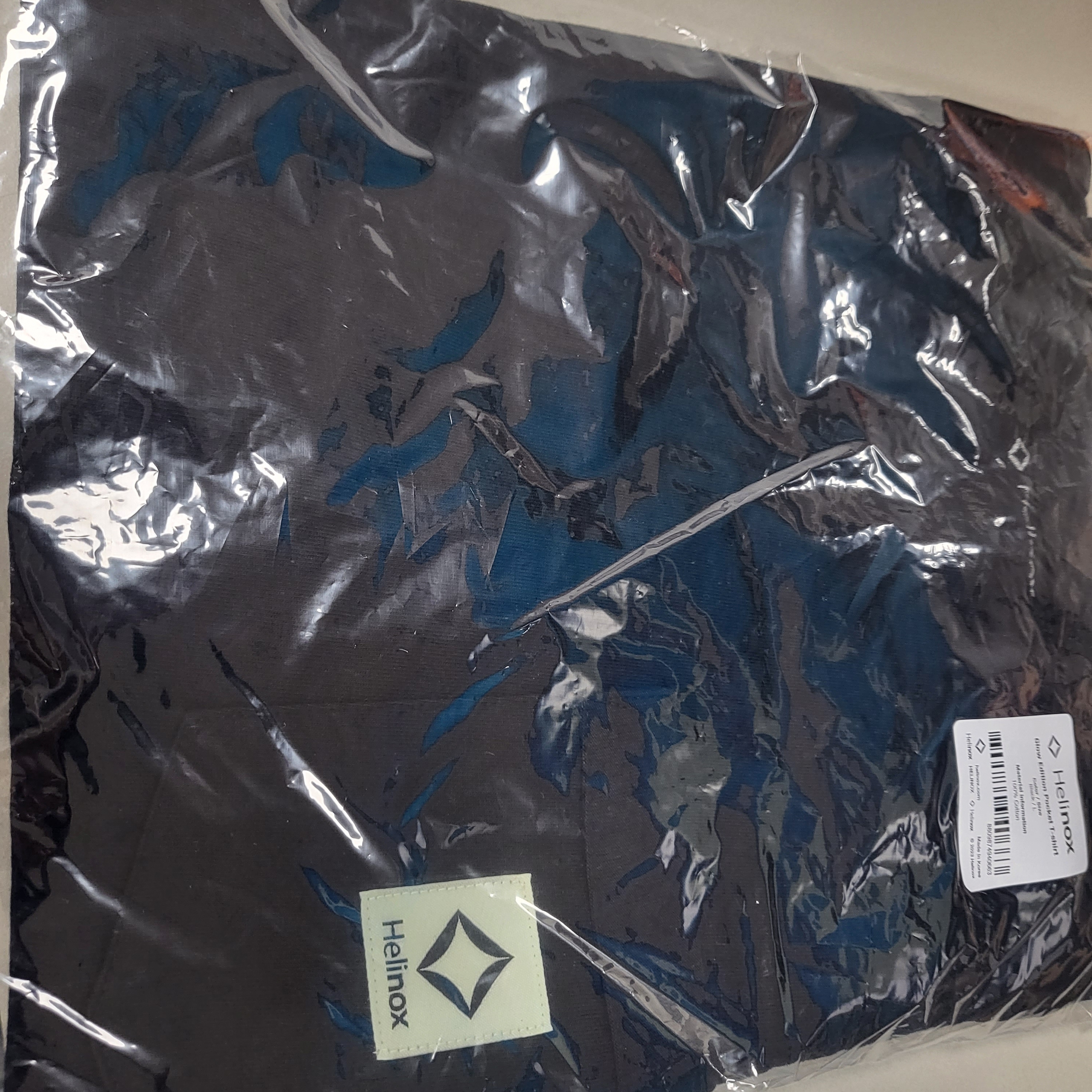 Helinox Glow Edition Pocket T-Shirt Black 착용 스타일
