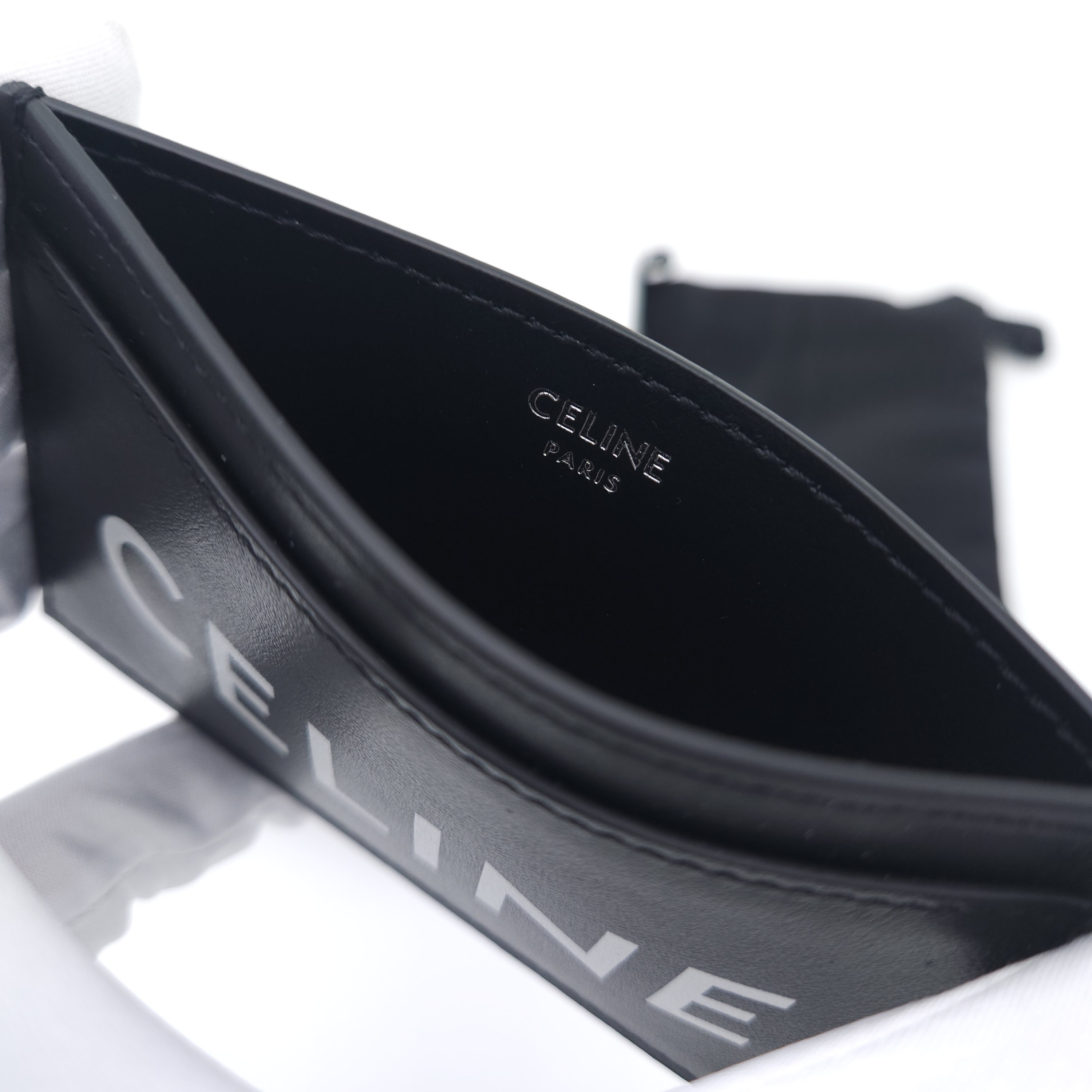 Celine Card Holder Black 착용 스타일