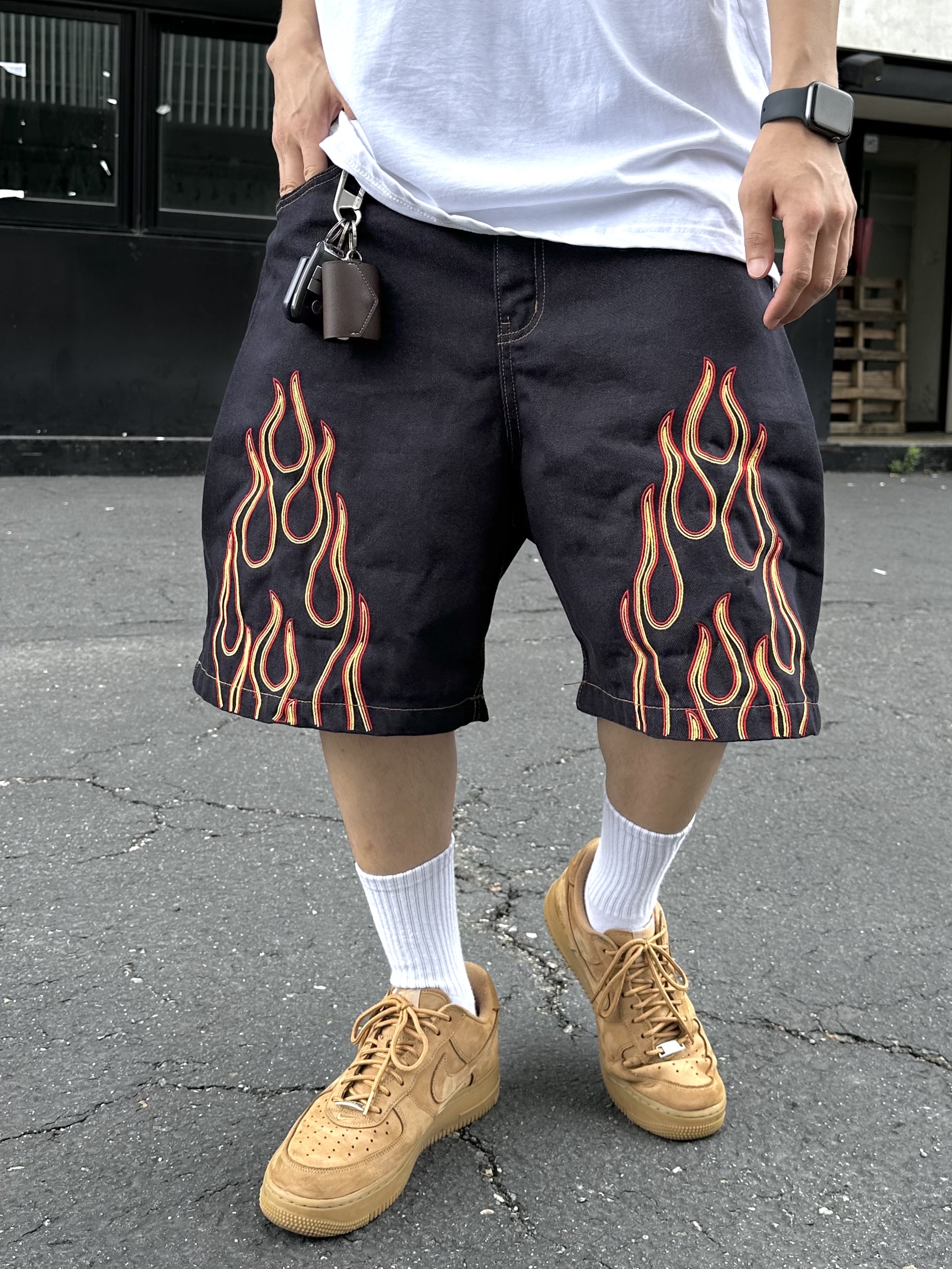 Nike x Supreme Air Force 1 Low Flax, Apple AirPods Max Lightning Space Gray (Korean Ver.) 착용 스타일 - 3