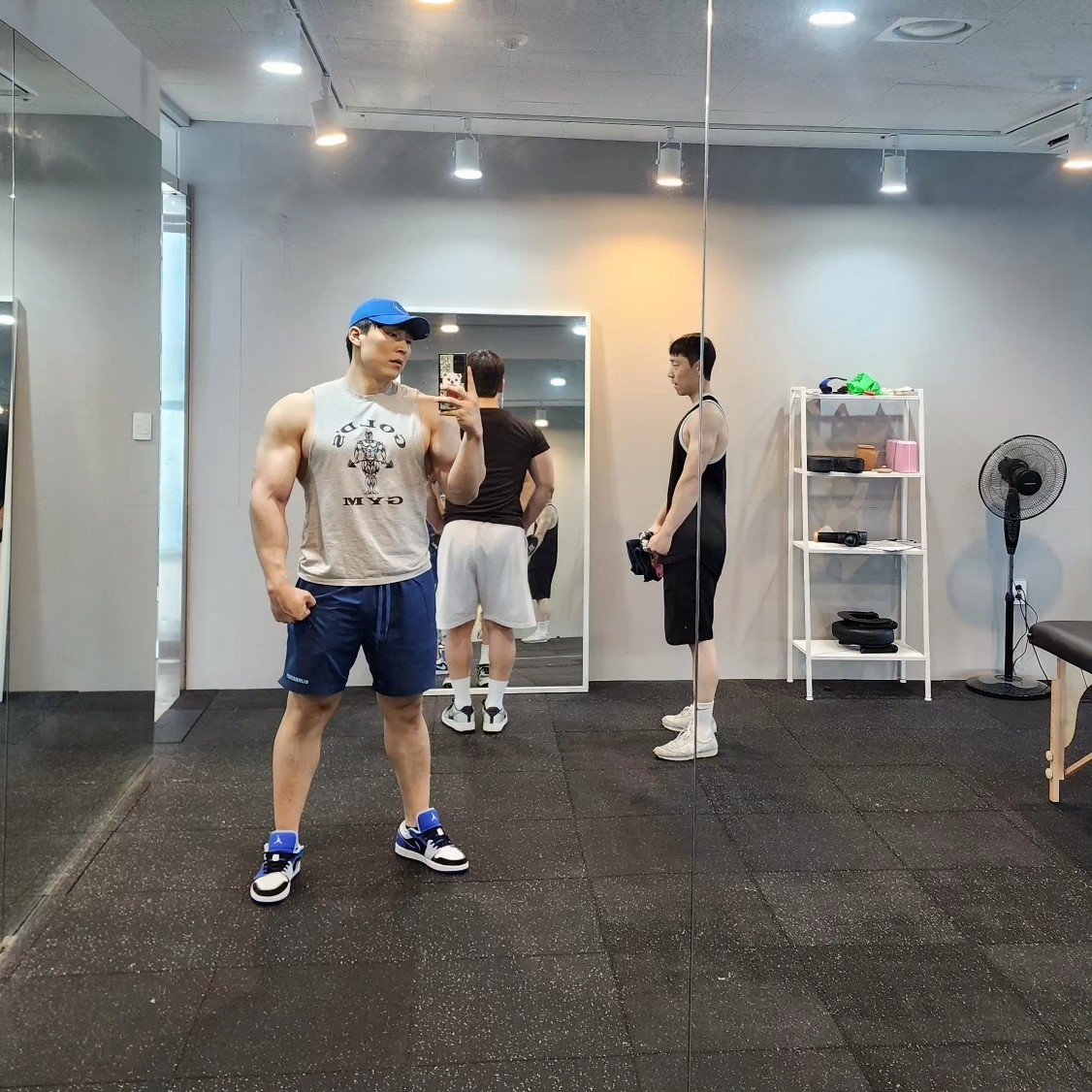 Jordan 1 Low Black Blue White, Burberry Logo Detail Swim Shorts Black 착용 스타일 - 1