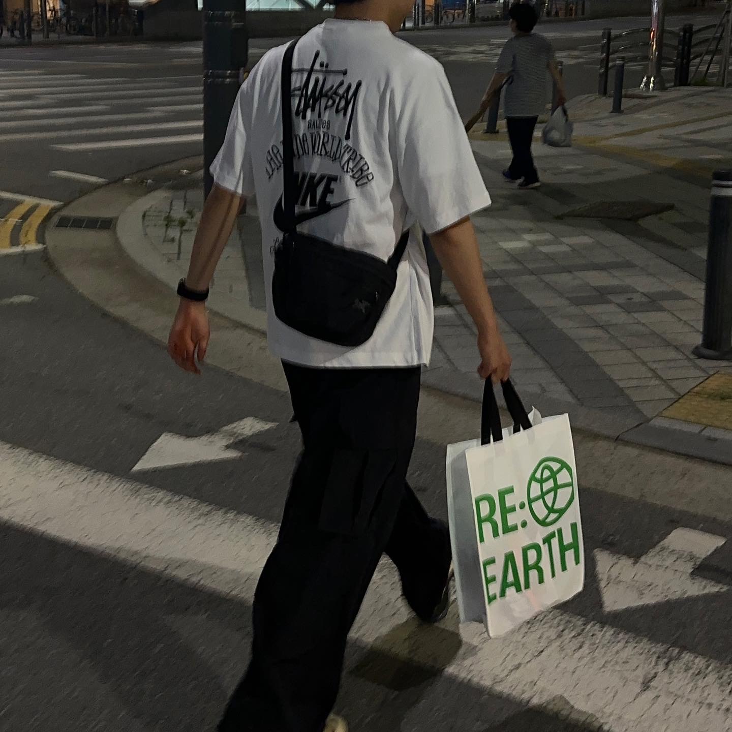 Nike x Stussy T-Shirt White (DV1774-100) 착용 스타일 - 3
