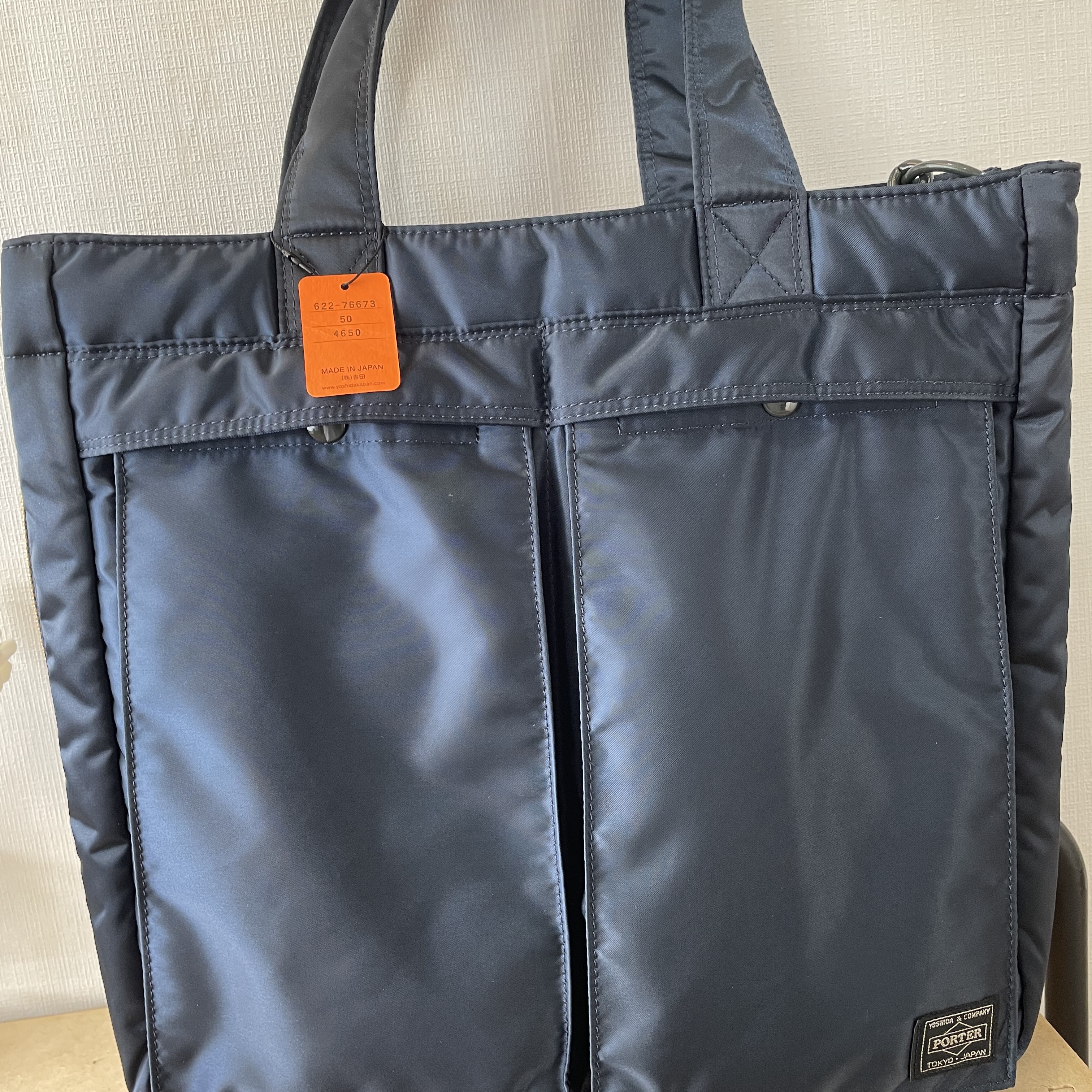 Porter Tanker 2Way Tote Bag Iron Blue 착용 스타일 - 1