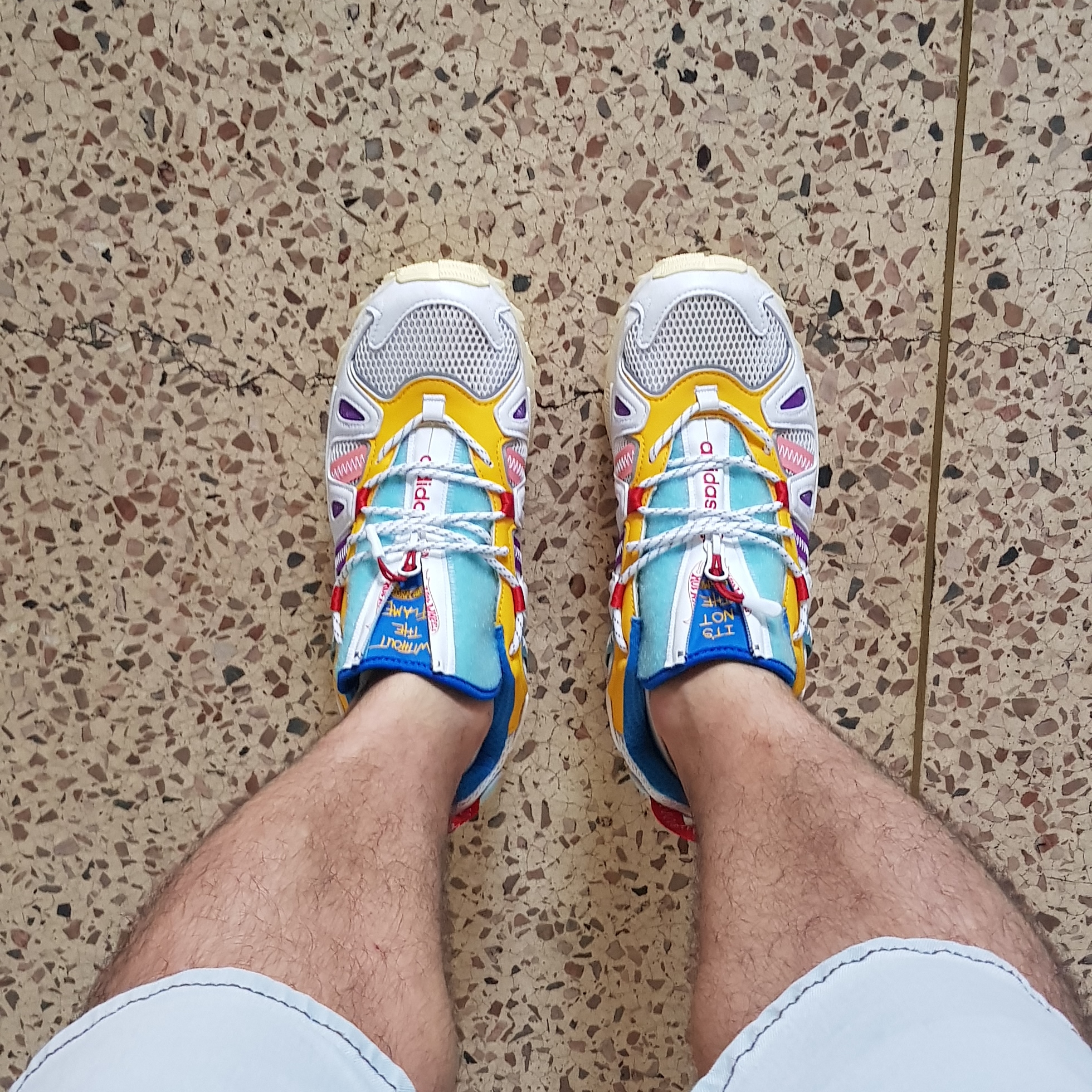 Adidas x Sean Wotherspoon x Hot Wheels Superturf Adventure White Bold Gold 착용 스타일