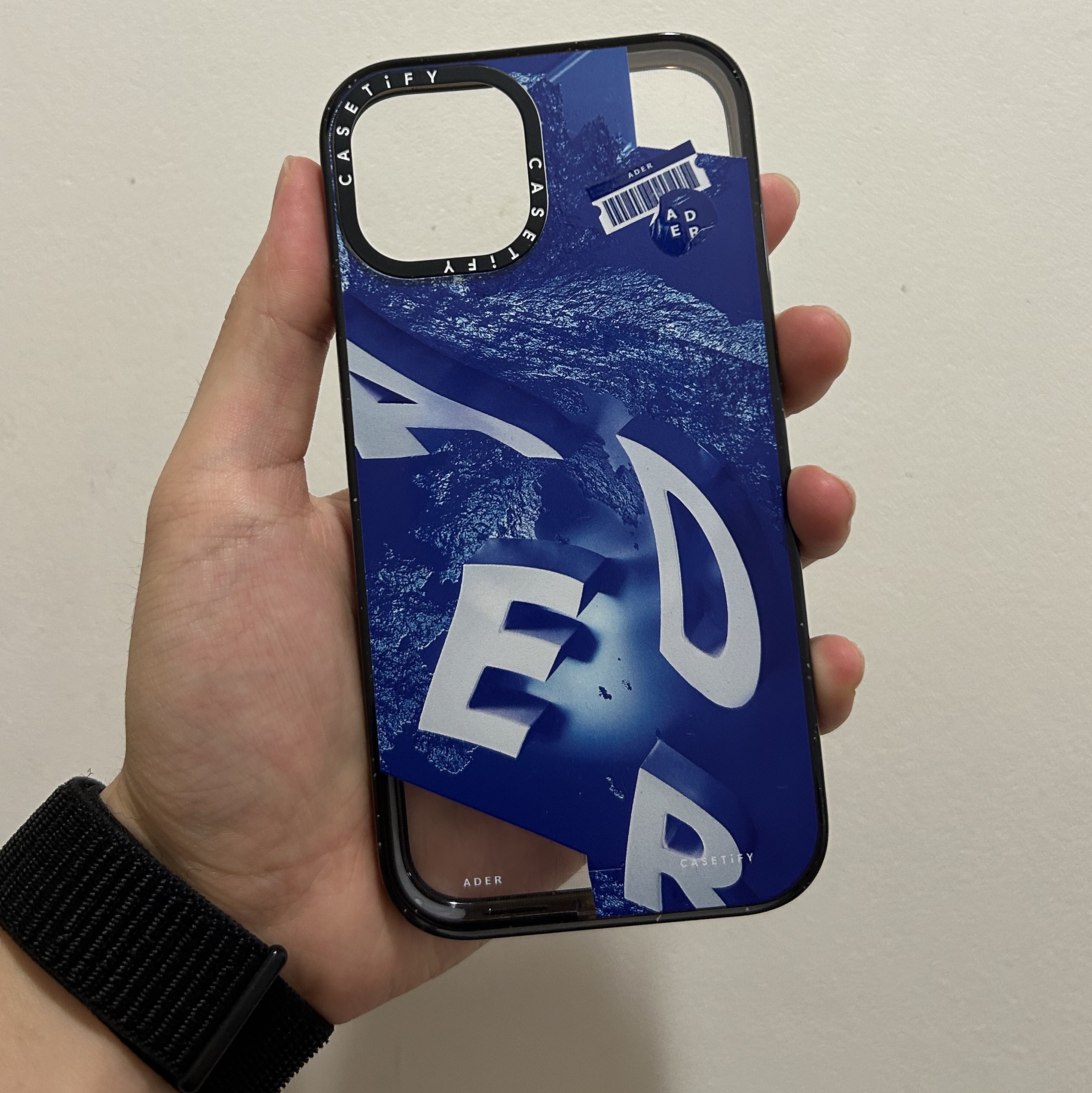 Casetify x Ader Error iPhone Tetris Magsafe Case Blue 착용 스타일 - 1