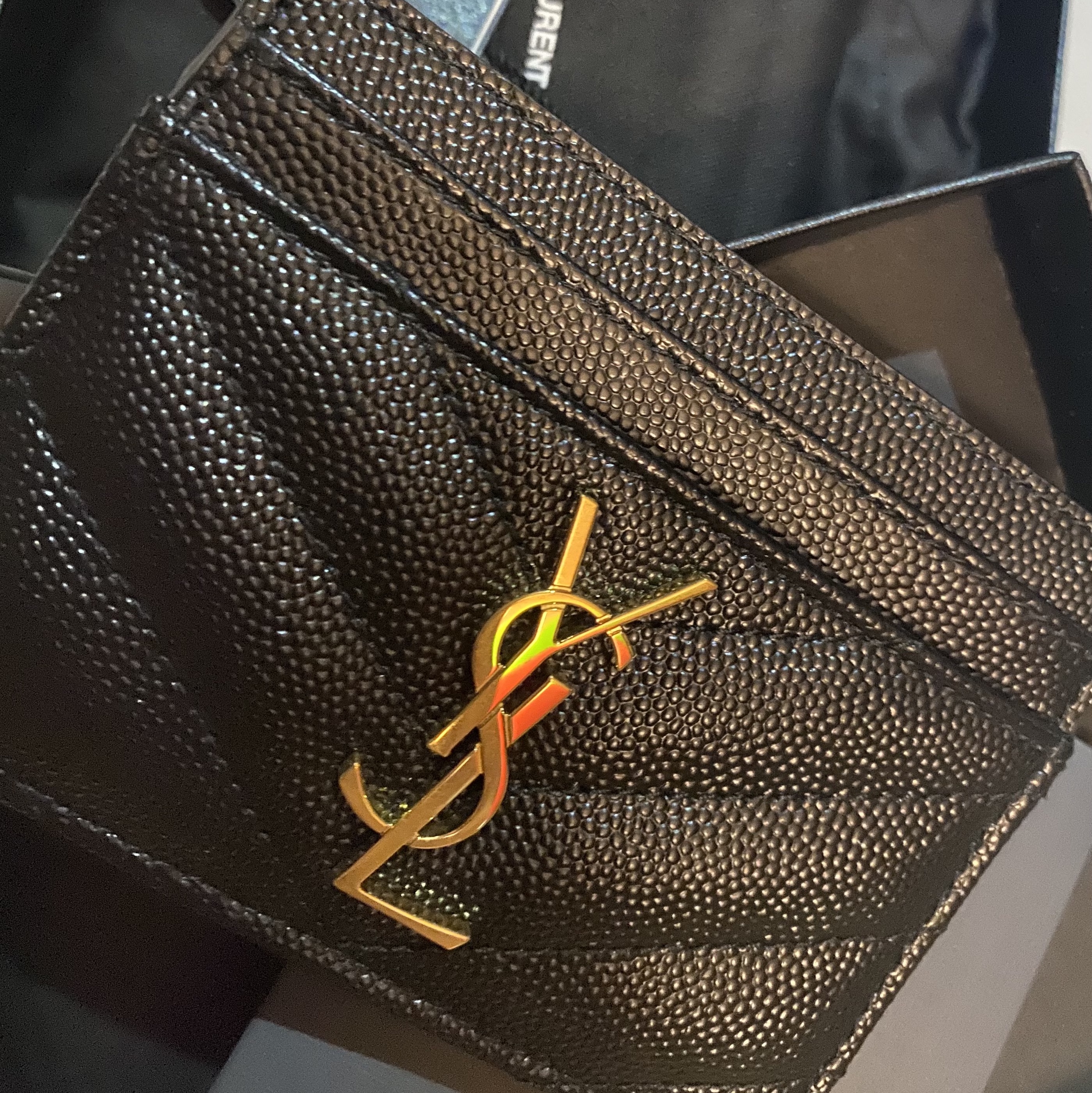 Saint Laurent Cassandre Matelasse Card Case in Grain De Poudre Embossed Leather Black 착용 스타일