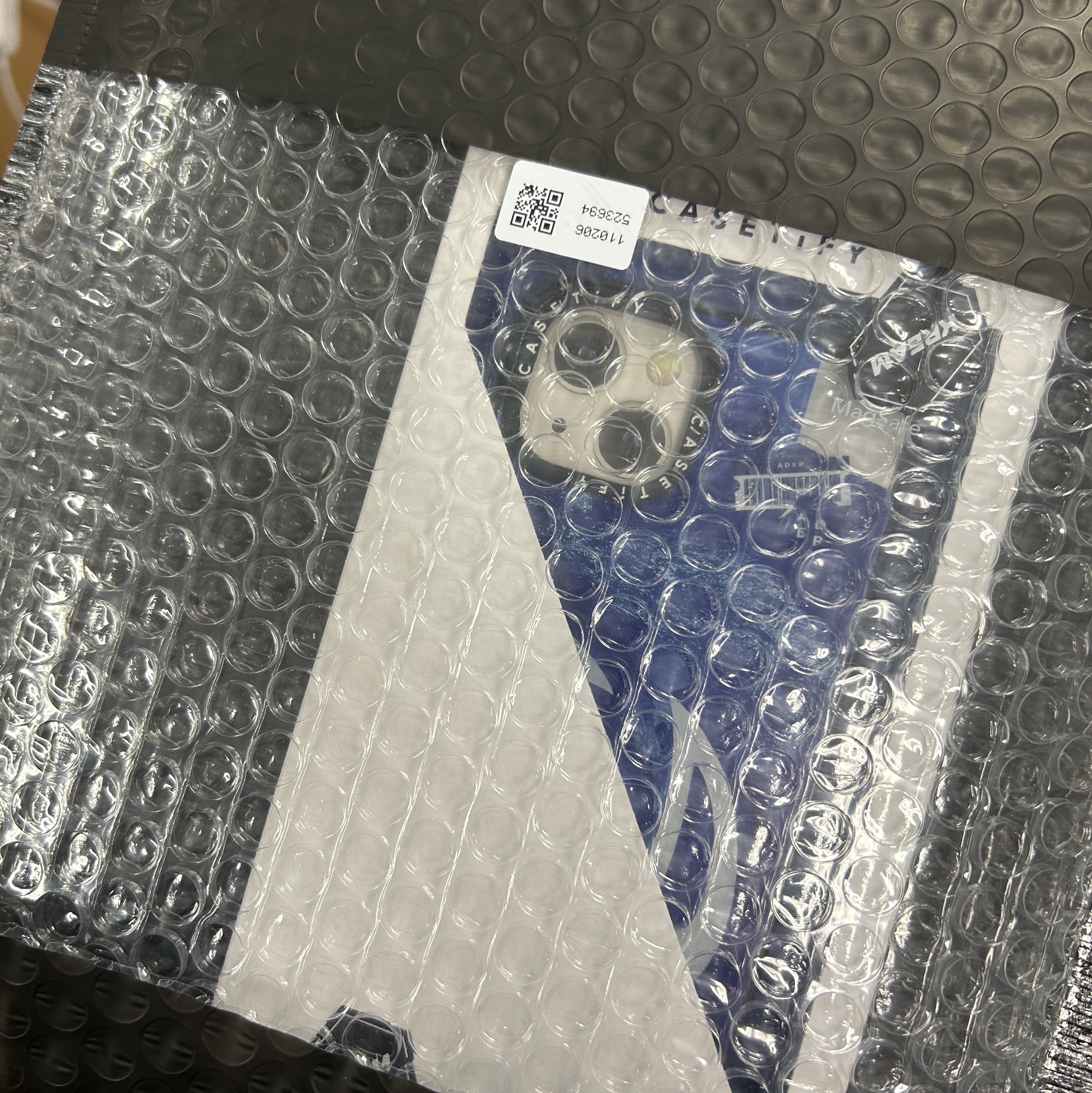 Casetify x Ader Error iPhone Tetris Magsafe Case Blue 착용 스타일 - 3