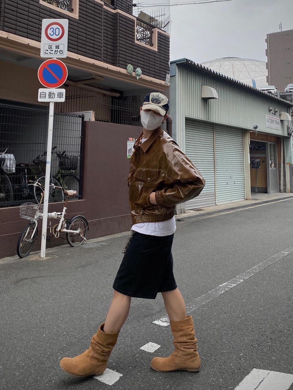Thevinylhouse Carpenter Denim Shorts Black 착용 스타일 - 2