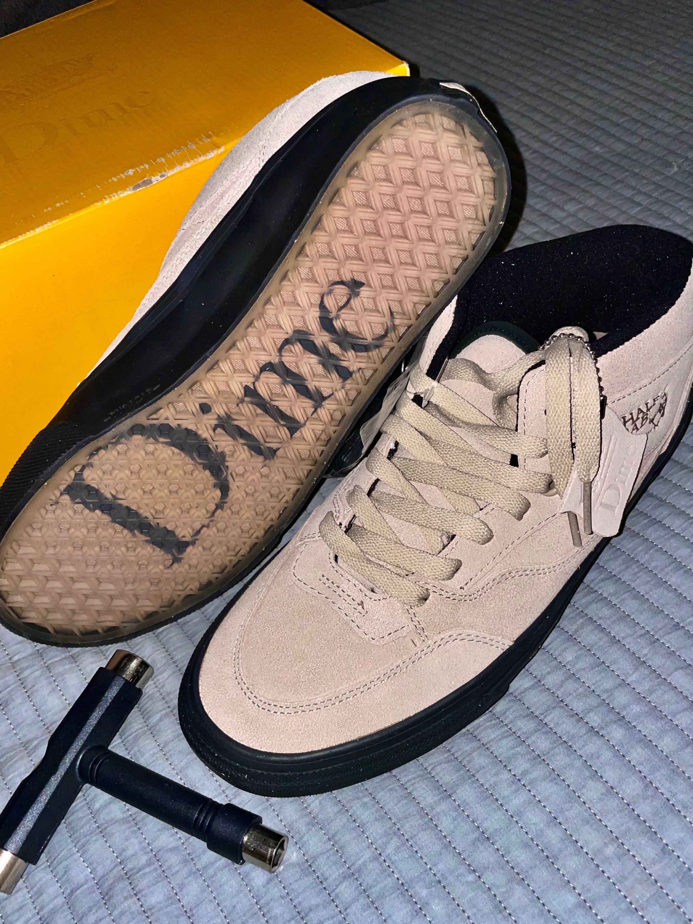 Vans x Dime Skate Half Cab '92 Dime Tan 착용 스타일 - 1