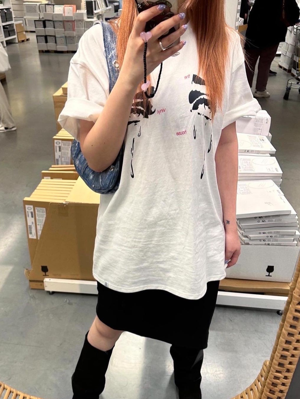 Thevinylhouse Crying T-Shirt White, Thevinylhouse Crying T-Shirt Charcoal 착용 스타일