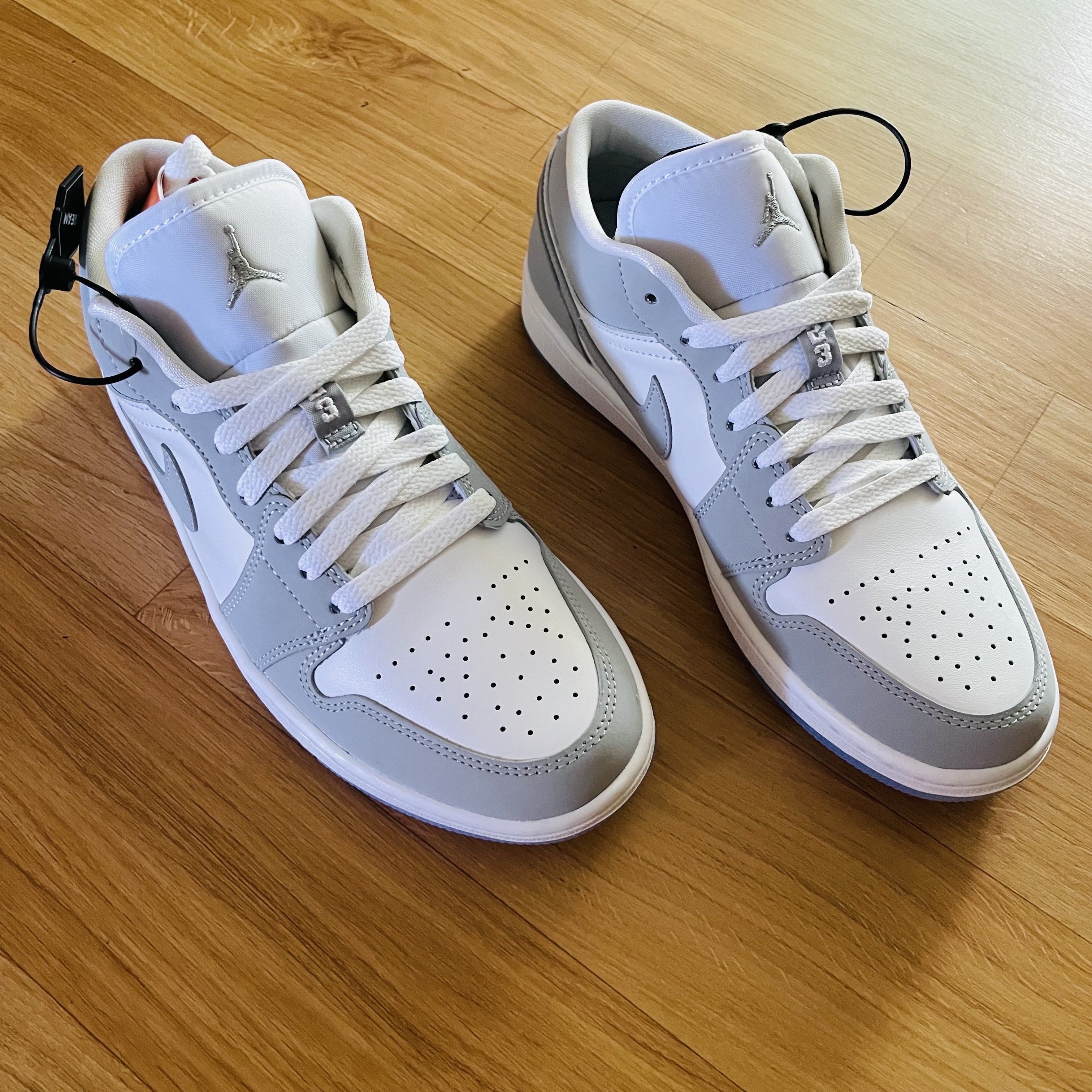 (W) Jordan 1 Low White Wolf Grey 착용 스타일 - 2