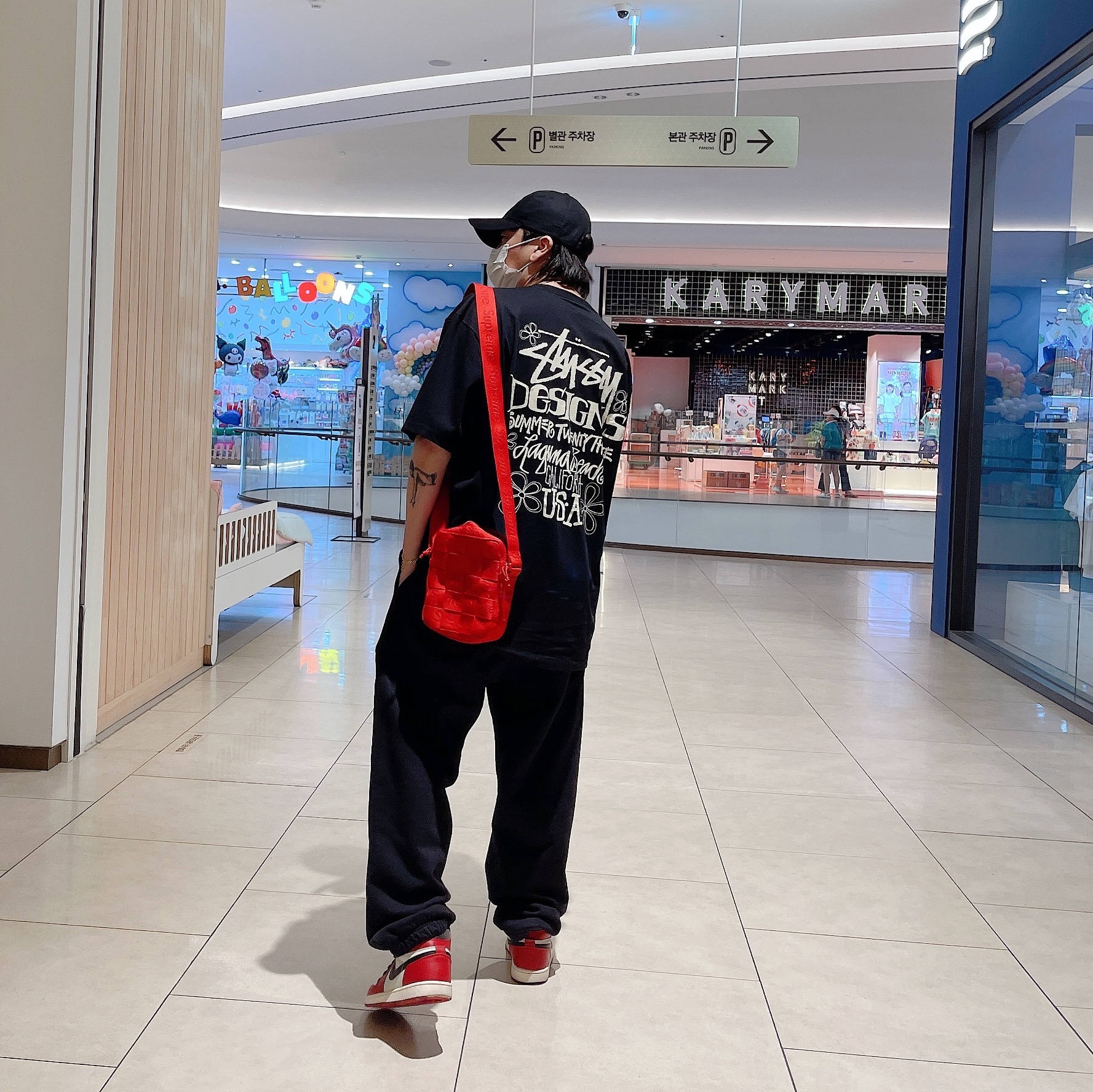 Stussy Summer LB T-Shirt Black, Supreme Woven Shoulder Bag Red - 23SS 착용 스타일 - 1