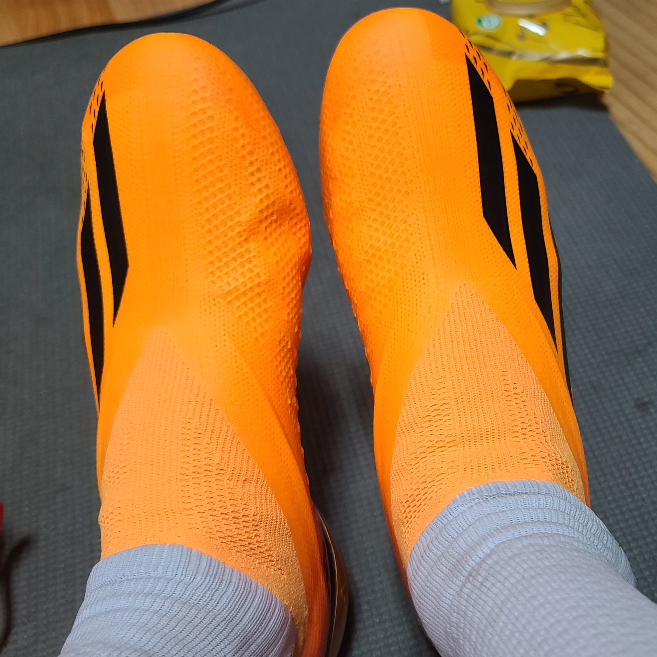 Adidas x Speedportal+ FG Solar Gold Core Black 착용 스타일 - 2