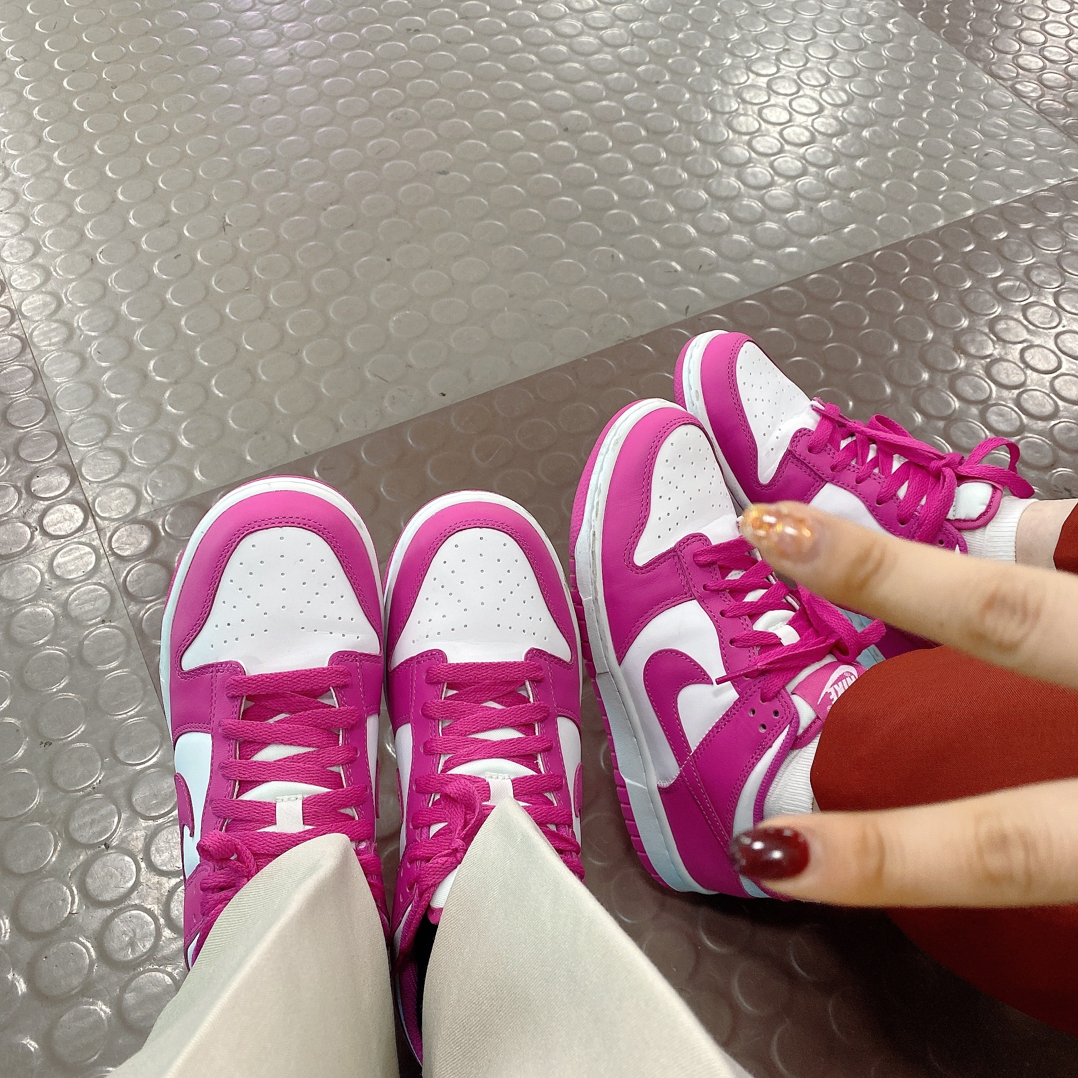 (GS) Nike Dunk Low White Active Fuchsia 착용 스타일