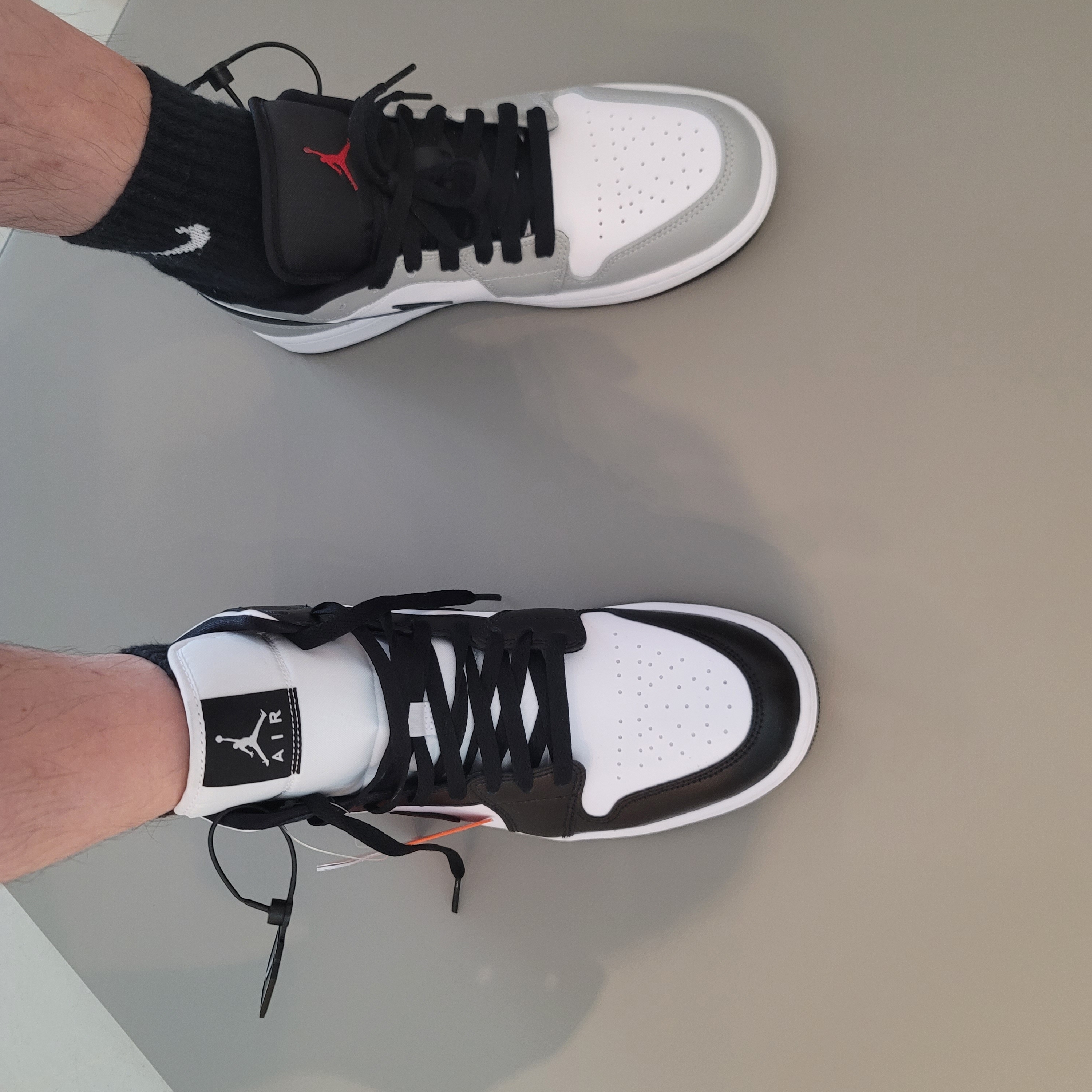 (W) Jordan 1 Mid White Black 착용 스타일 - 1