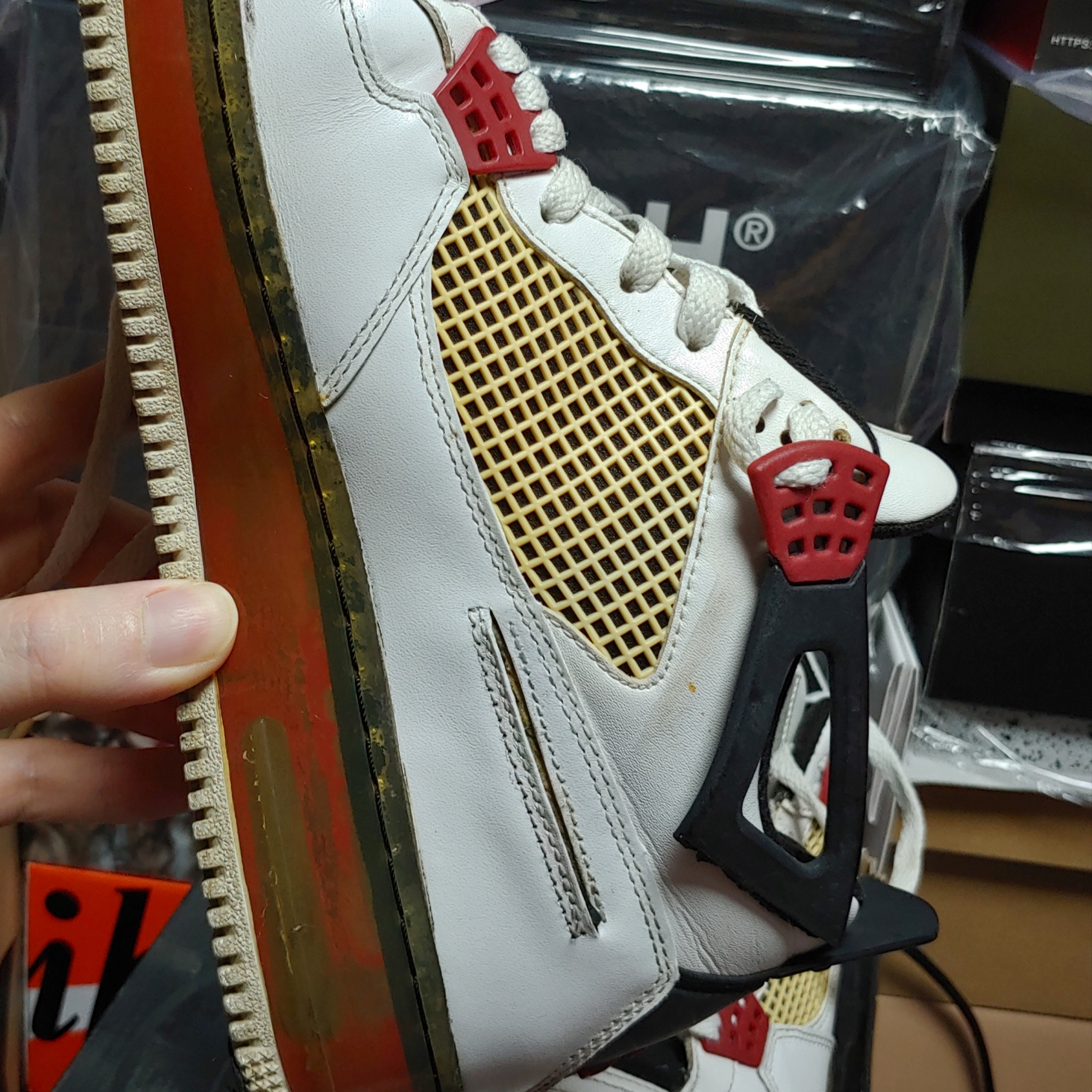 Jordan Fusion 4 Cement 착용 스타일 - 3