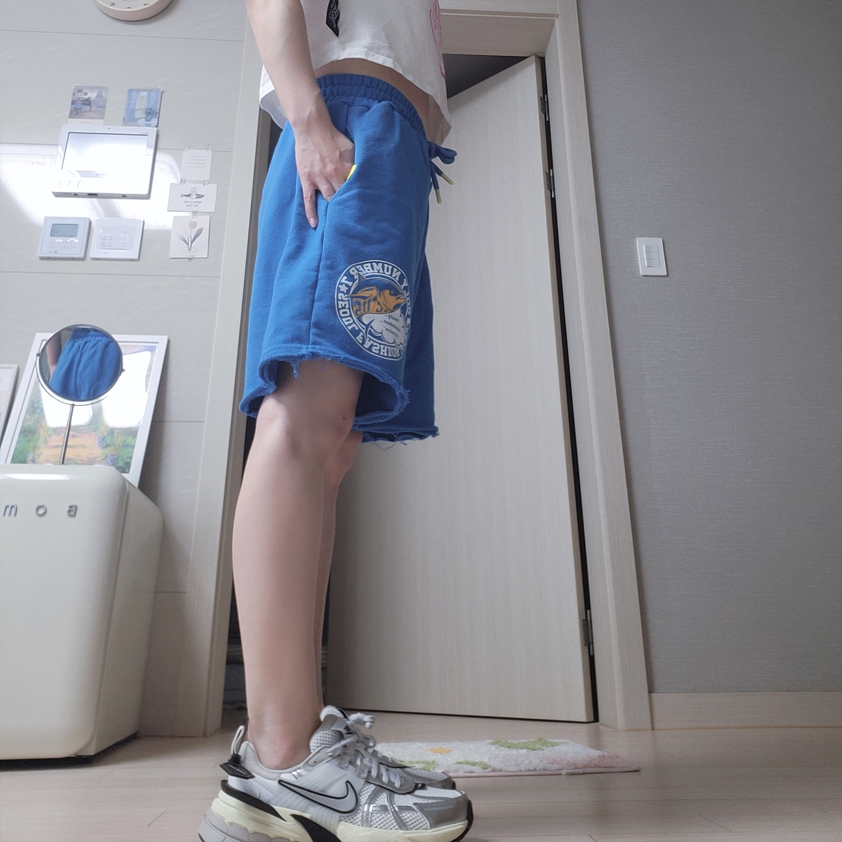 Nike V2K Run Summit White Metallic Silver 착용 스타일 - 1