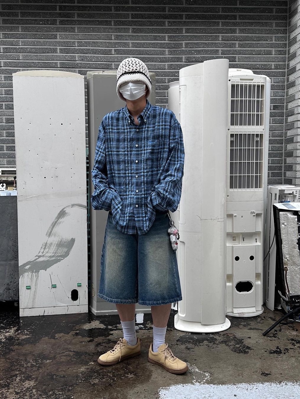 Thevinylhouse Carpenter Denim Shorts Blue, Thevinylhouse Carpenter Denim Shorts Black 착용 스타일 - 1