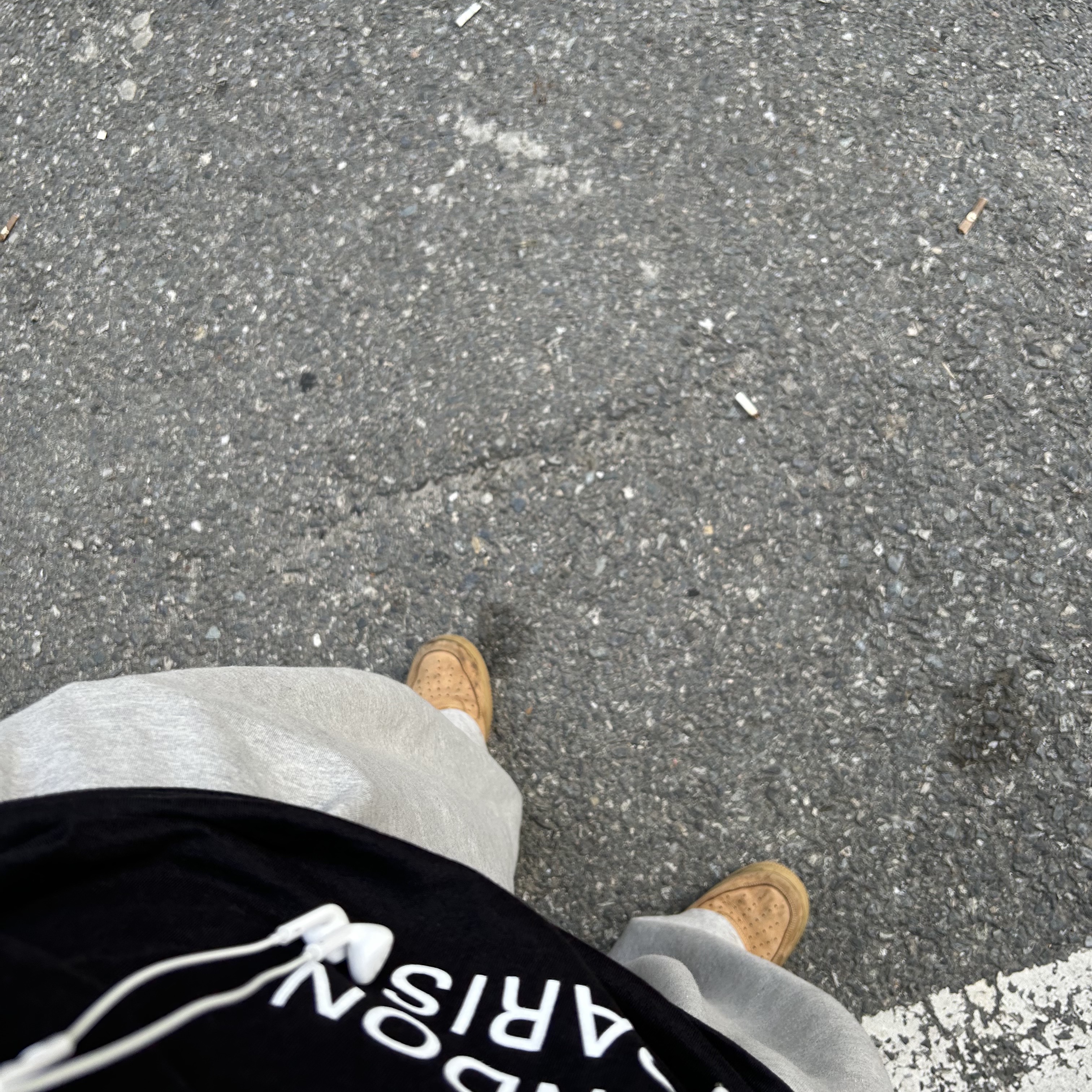 Stussy World Tour LS T-Shirt Black, Nike Air Force 1 '07 WB Flax 착용 스타일