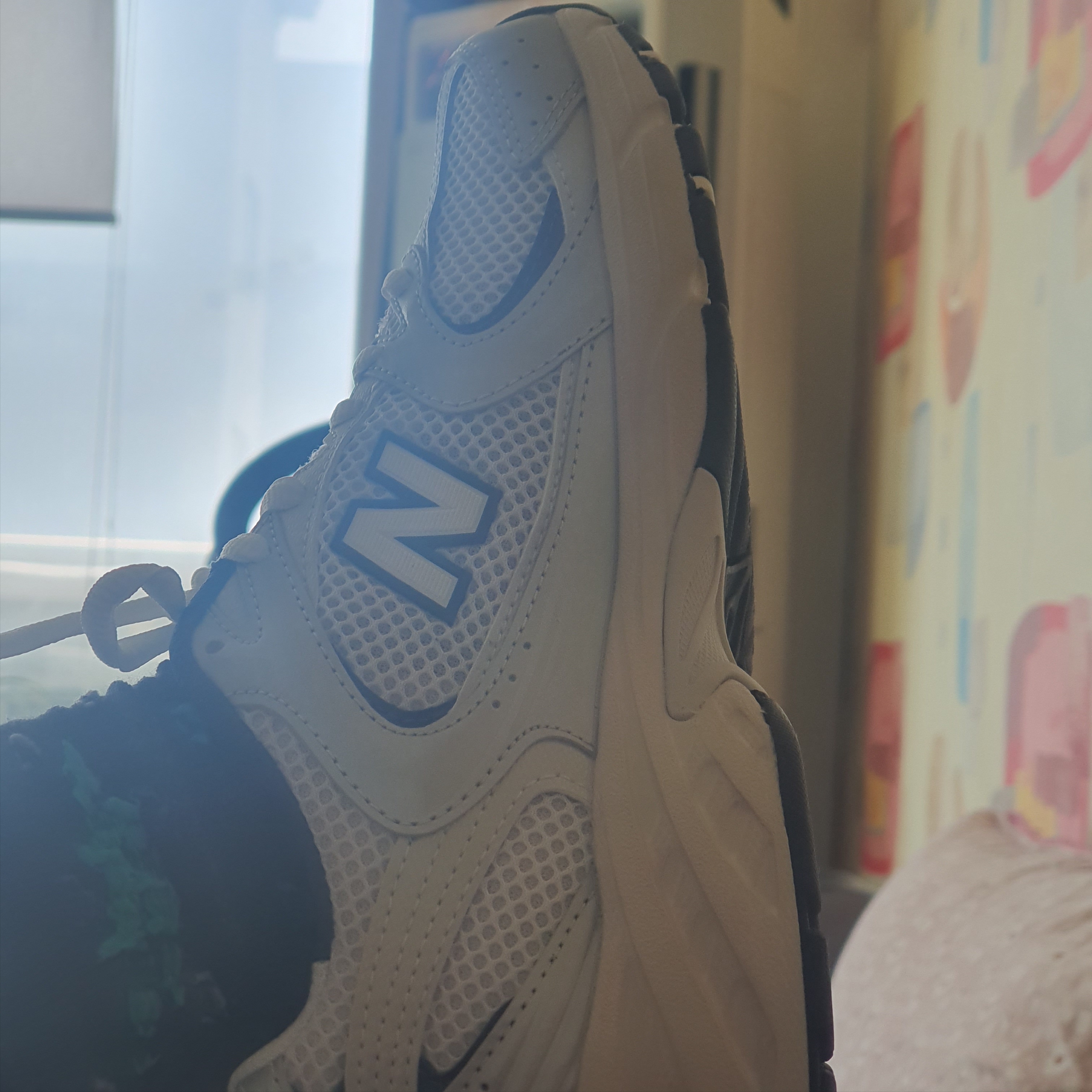 New Balance 530 Steel Grey 착용 스타일 - 2