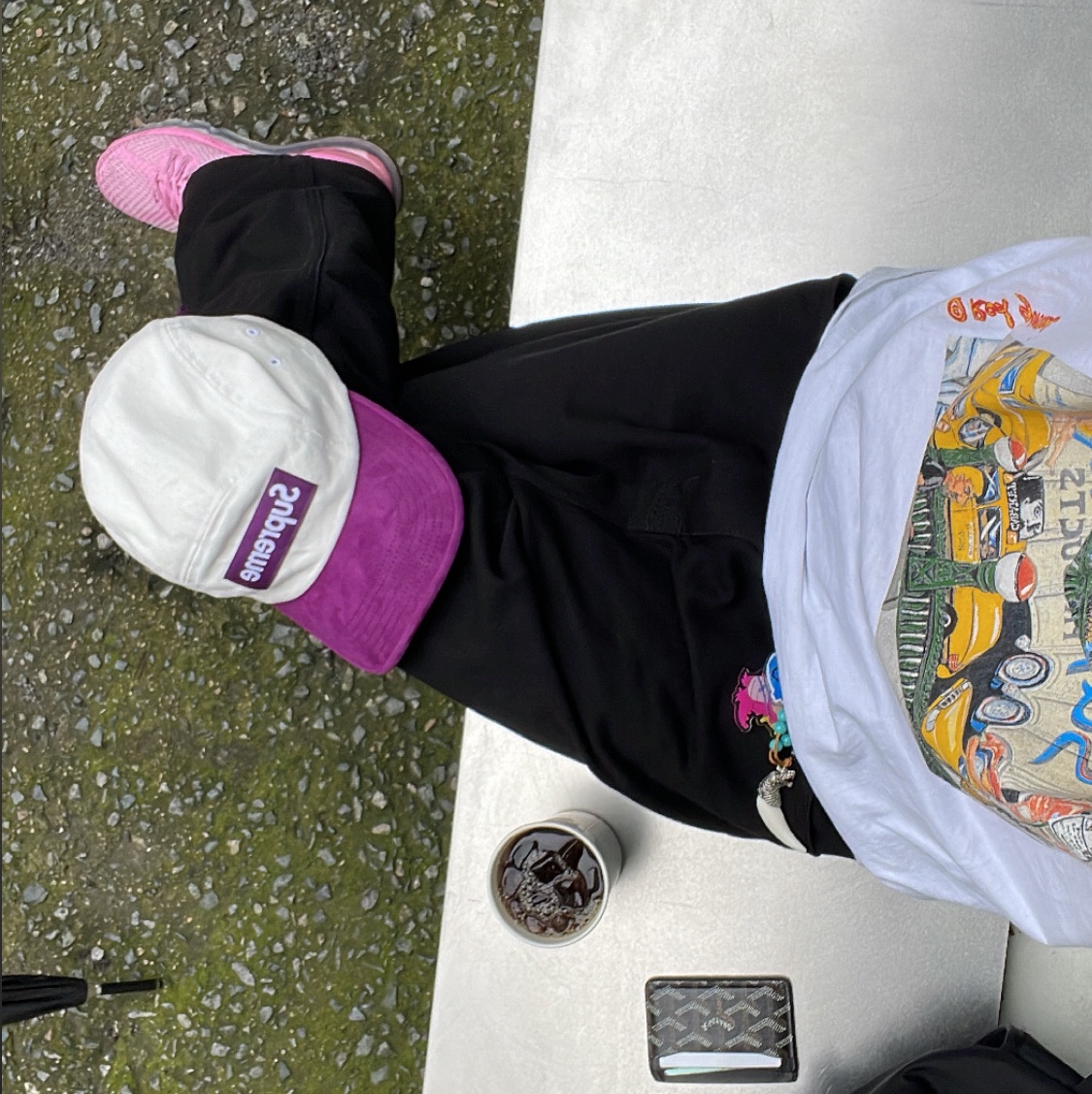Supreme Suede Visor Camp Cap Natural - 23SS, Supreme Manhattan T-Shirt White - 22SS 착용 스타일