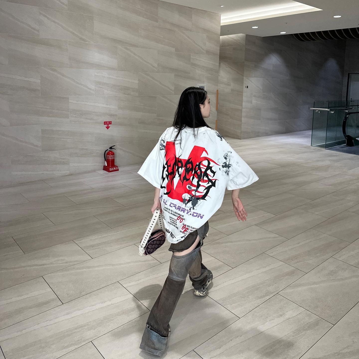 [KREAM 단독] Ourpas 063 'Dreamer' T-Shirt Dirty White, Adidas Yeezy Foam RNNR MXT Moon Gray 착용 스타일 - 3