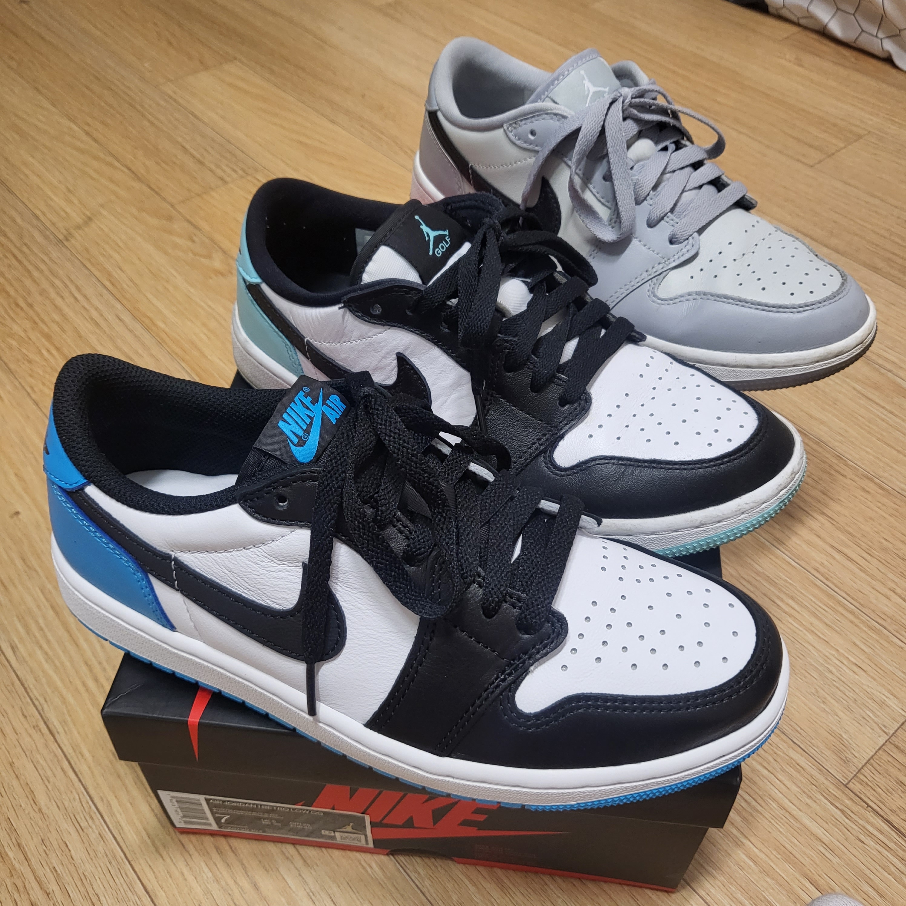 Jordan 1 Retro Low OG Black and Dark Powder Blue, Jordan 1 Low Golf Wolf Grey 착용 스타일 - 3
