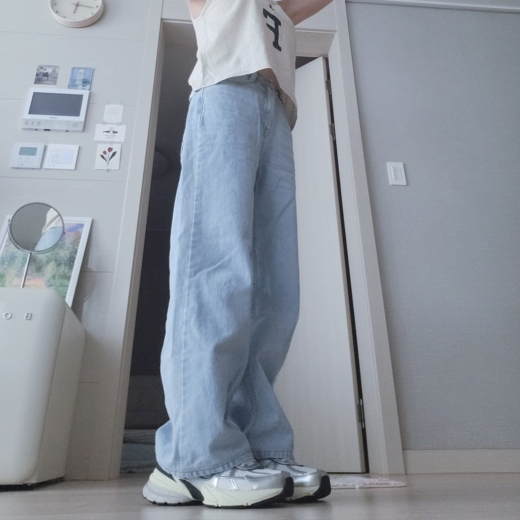 Nike V2K Run Summit White Metallic Silver 착용 스타일 - 2