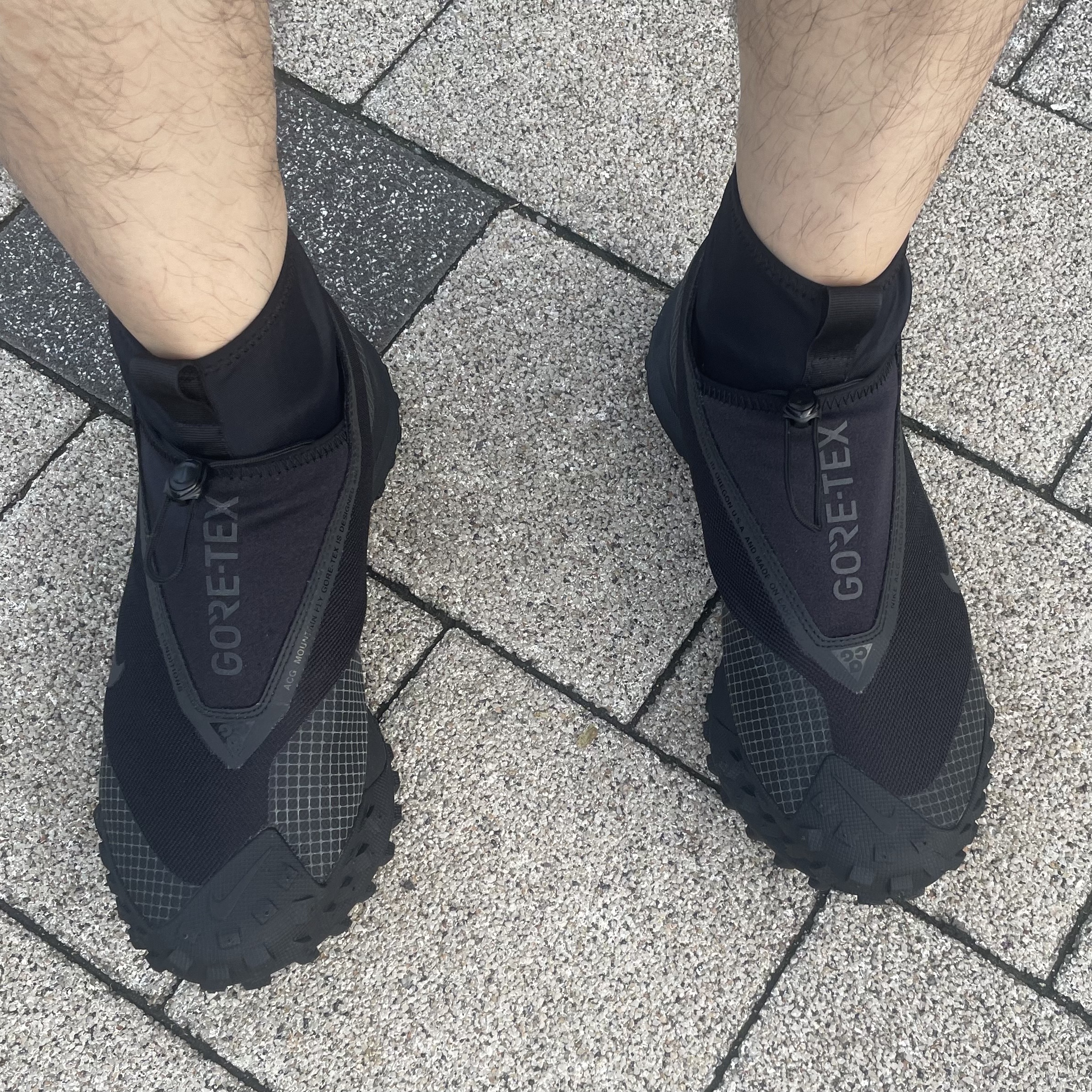 Nike ACG Mountain Fly Gore-Tex Black and Dark Grey 착용 스타일 - 1