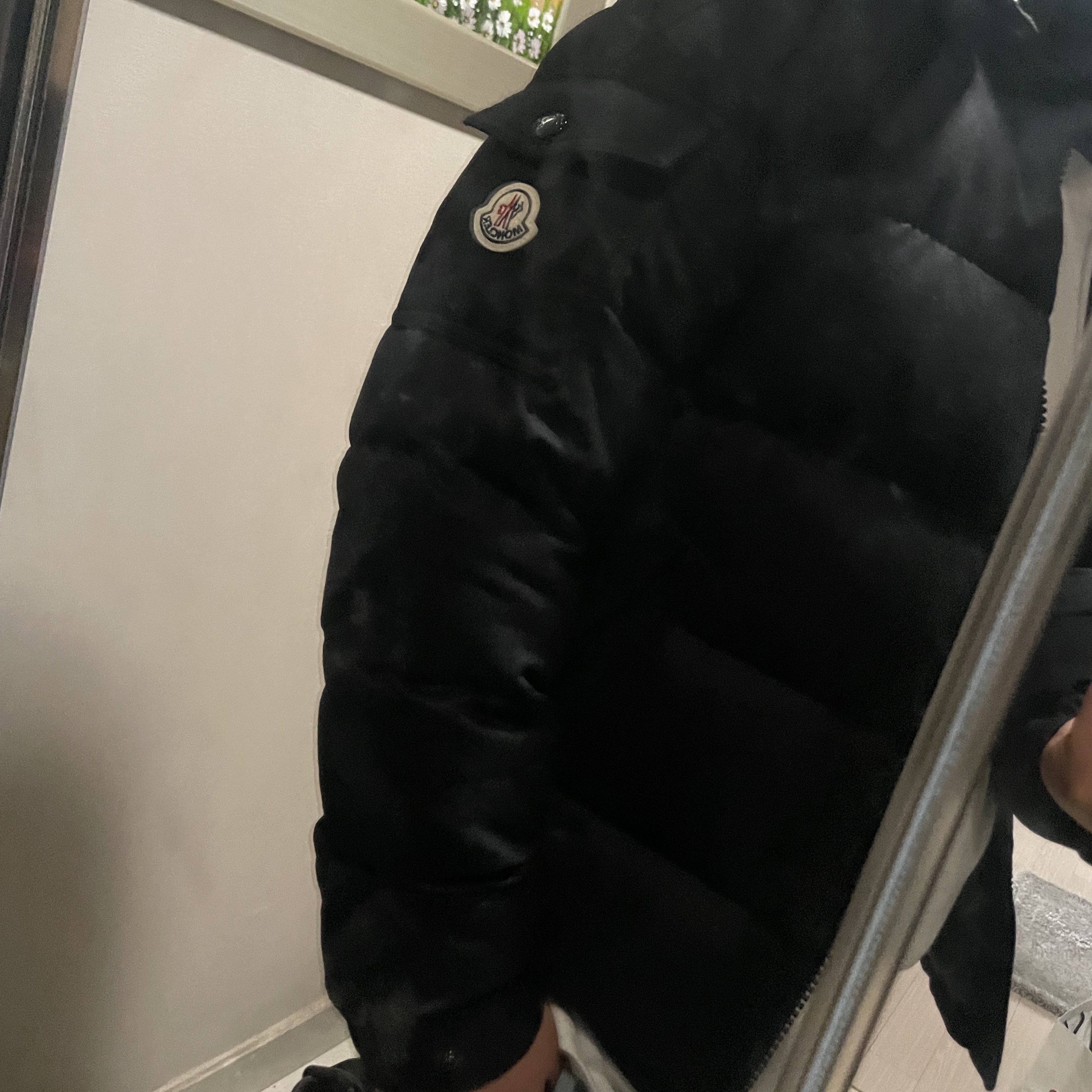 Moncler Montgenevre Short Down Jacket Black - 22FW 착용 스타일