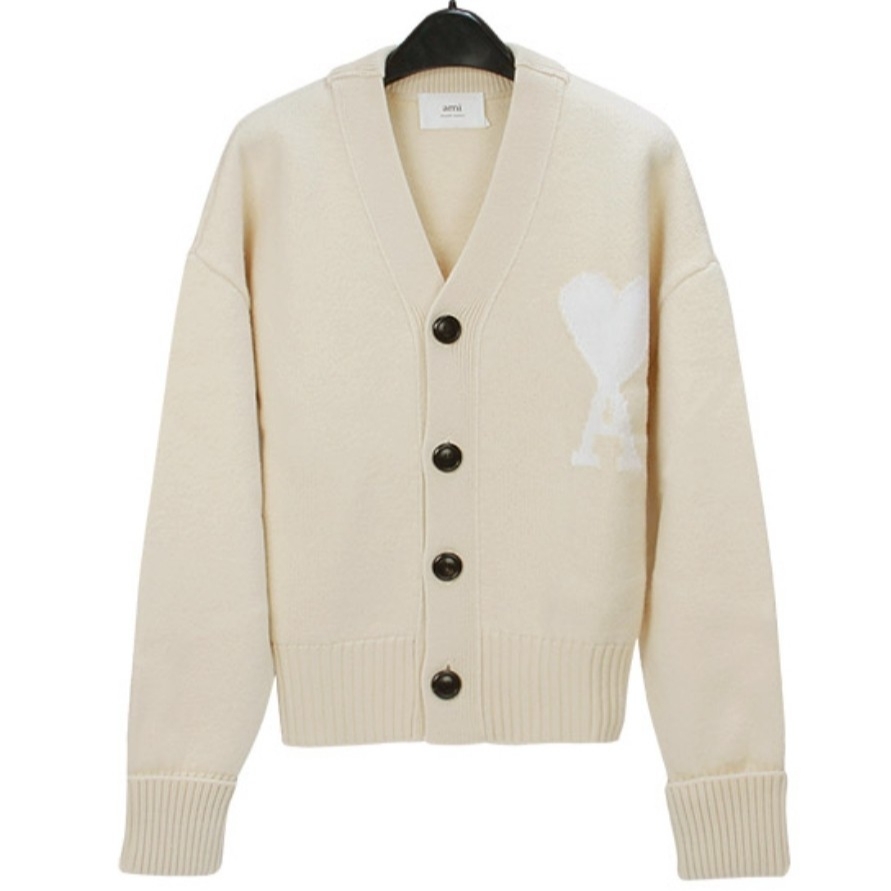 AMI de Coeur Oversize Intarsia Cardigan Vanilla White 착용 스타일