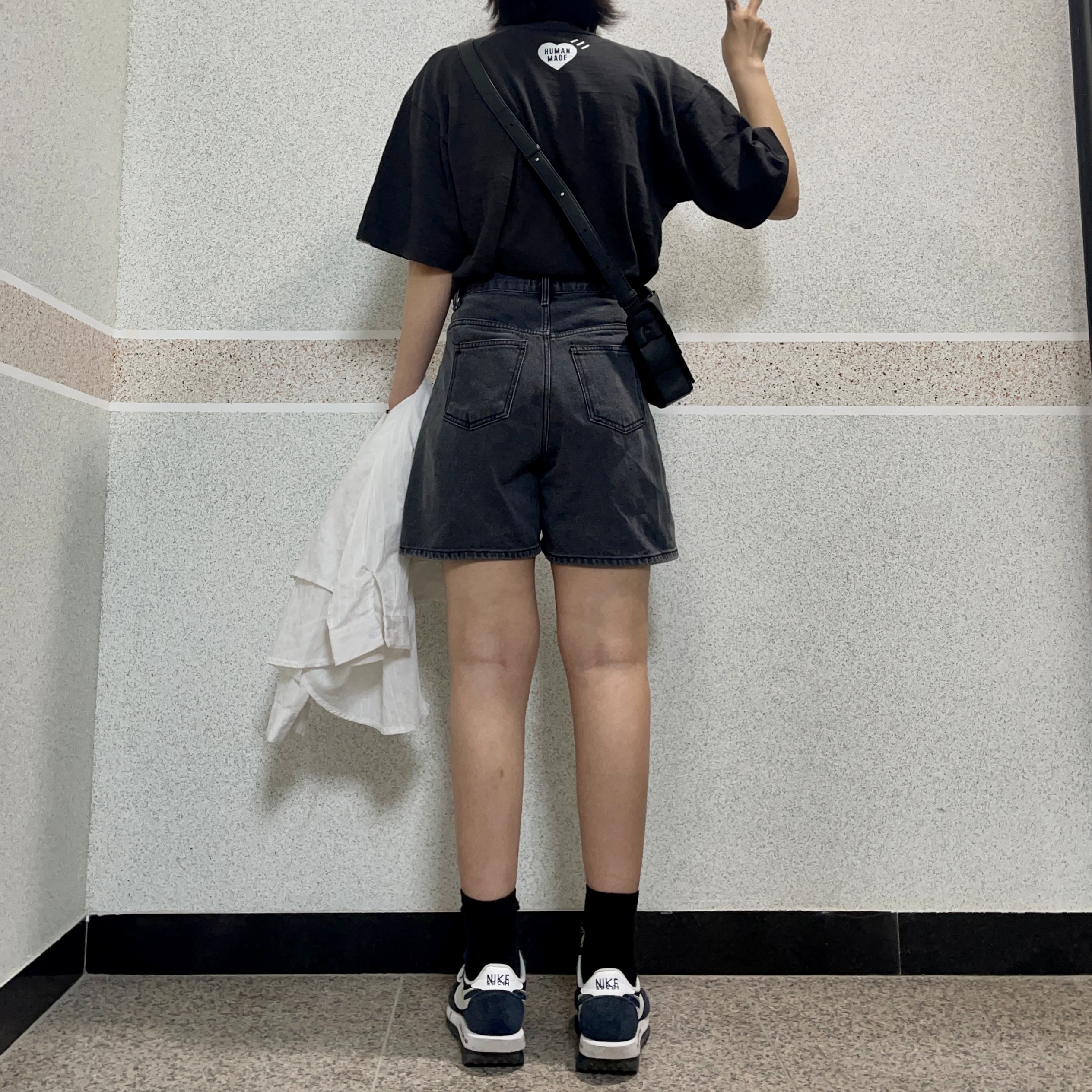 Human Made Graphic T-Shirt #12 Black, Nike x Sacai x Fragment LDWaffle Blackened Blue 착용 스타일 - 2