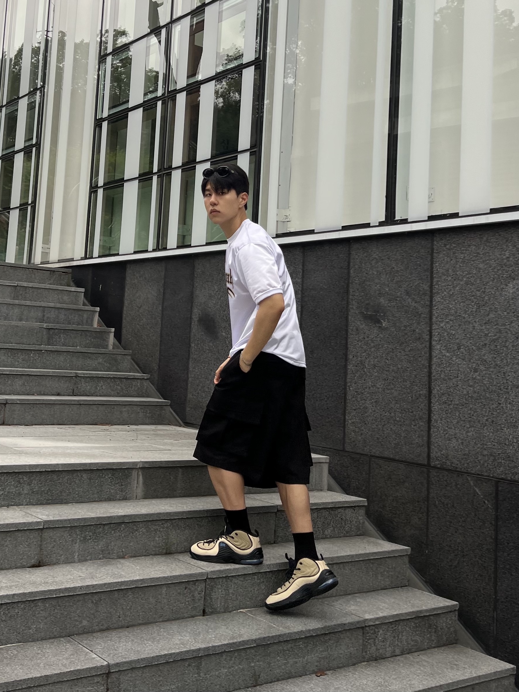 Nike x Stussy Air Penny II Rattan and Limestone 착용 스타일 - 4