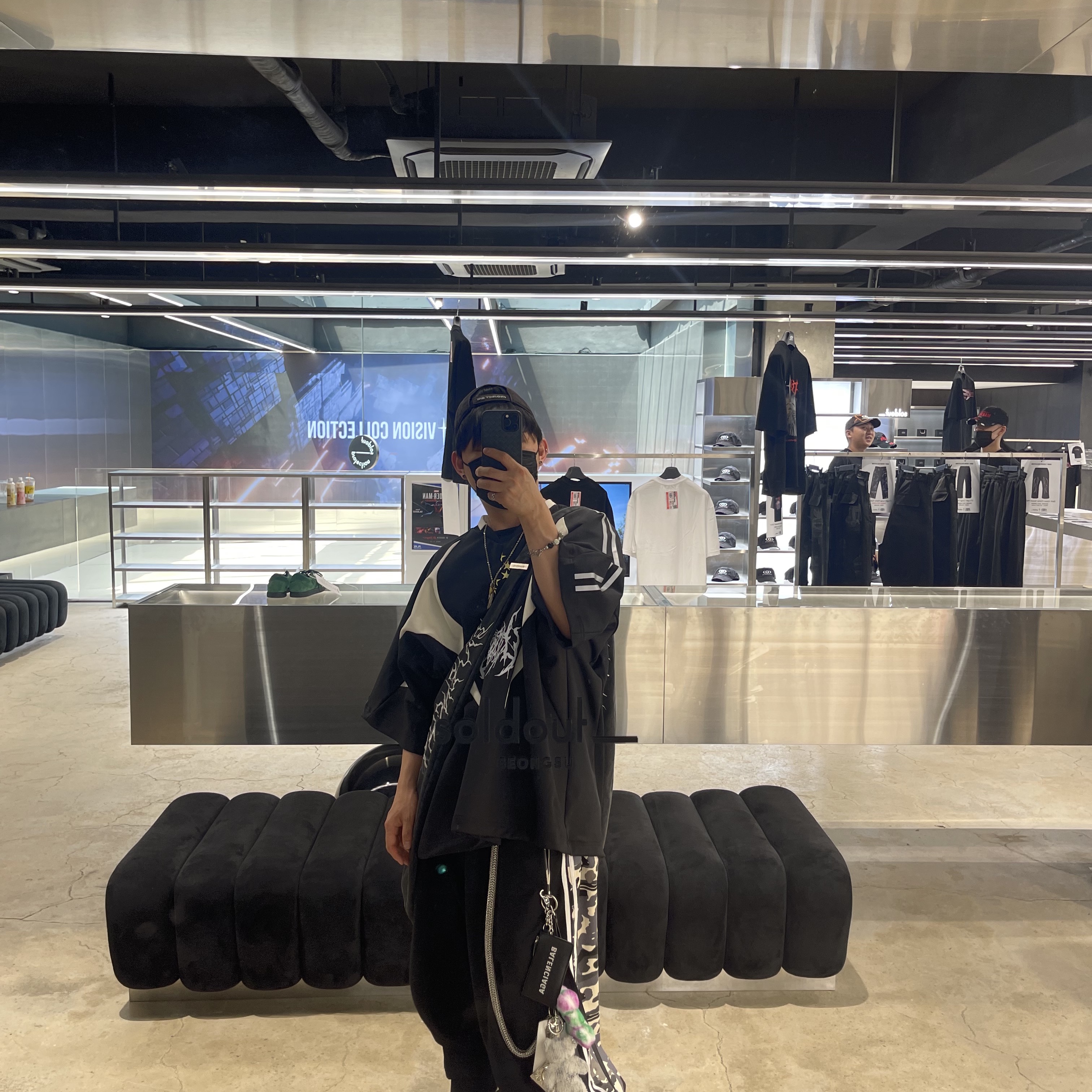 [KREAM 단독] Ourpas 058 Track Pants Brown, Balenciaga XL Army Boots Full Eva Black 착용 스타일 - 2