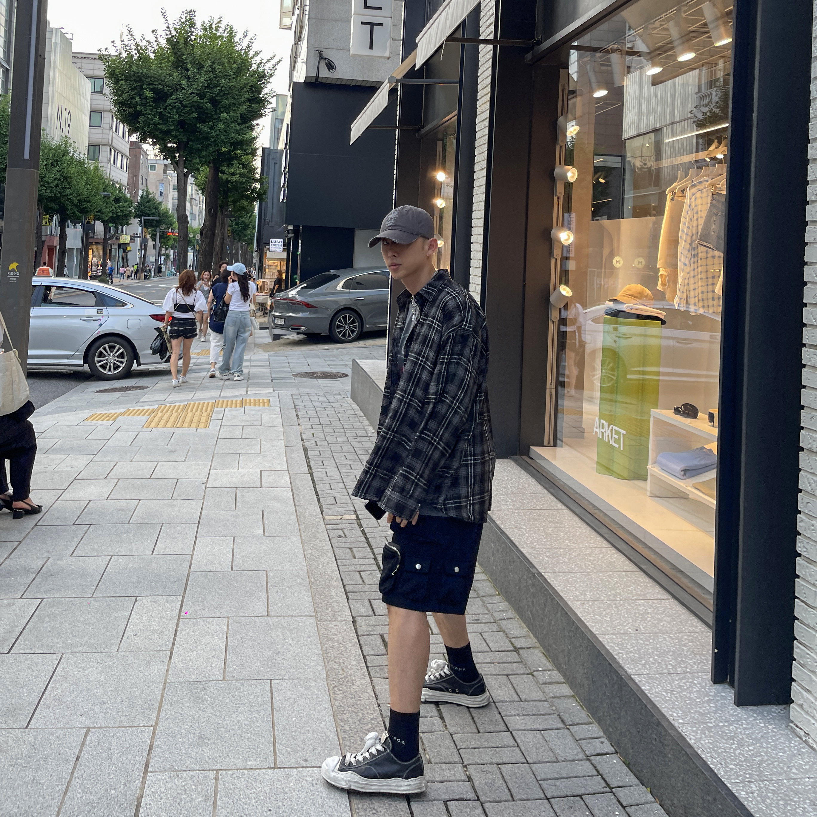 Maison Mihara Yasuhiro Peterson OG Sole Leather Low Sneakers Black 착용 스타일 - 4